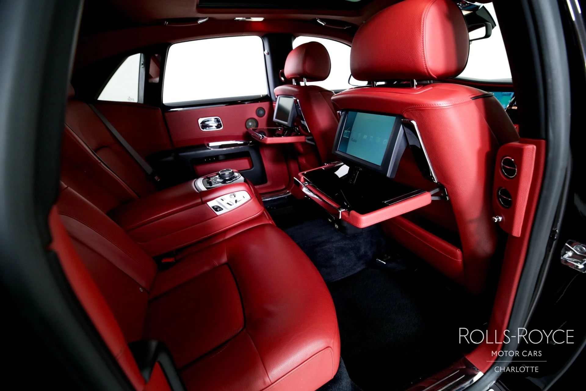 mph026_3300816402_Used_2014_Rolls_Royce_Ghost_1747161700_3b45696b8e
