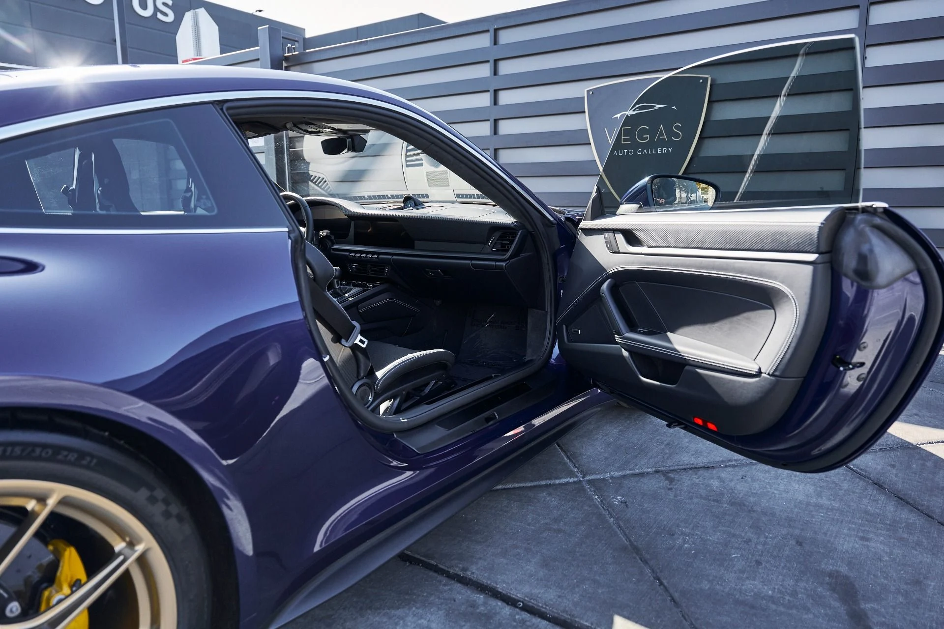 mph026_3307719039_Used_2025_Porsche_911_GT_3_1769736835_e5ca50a7c0