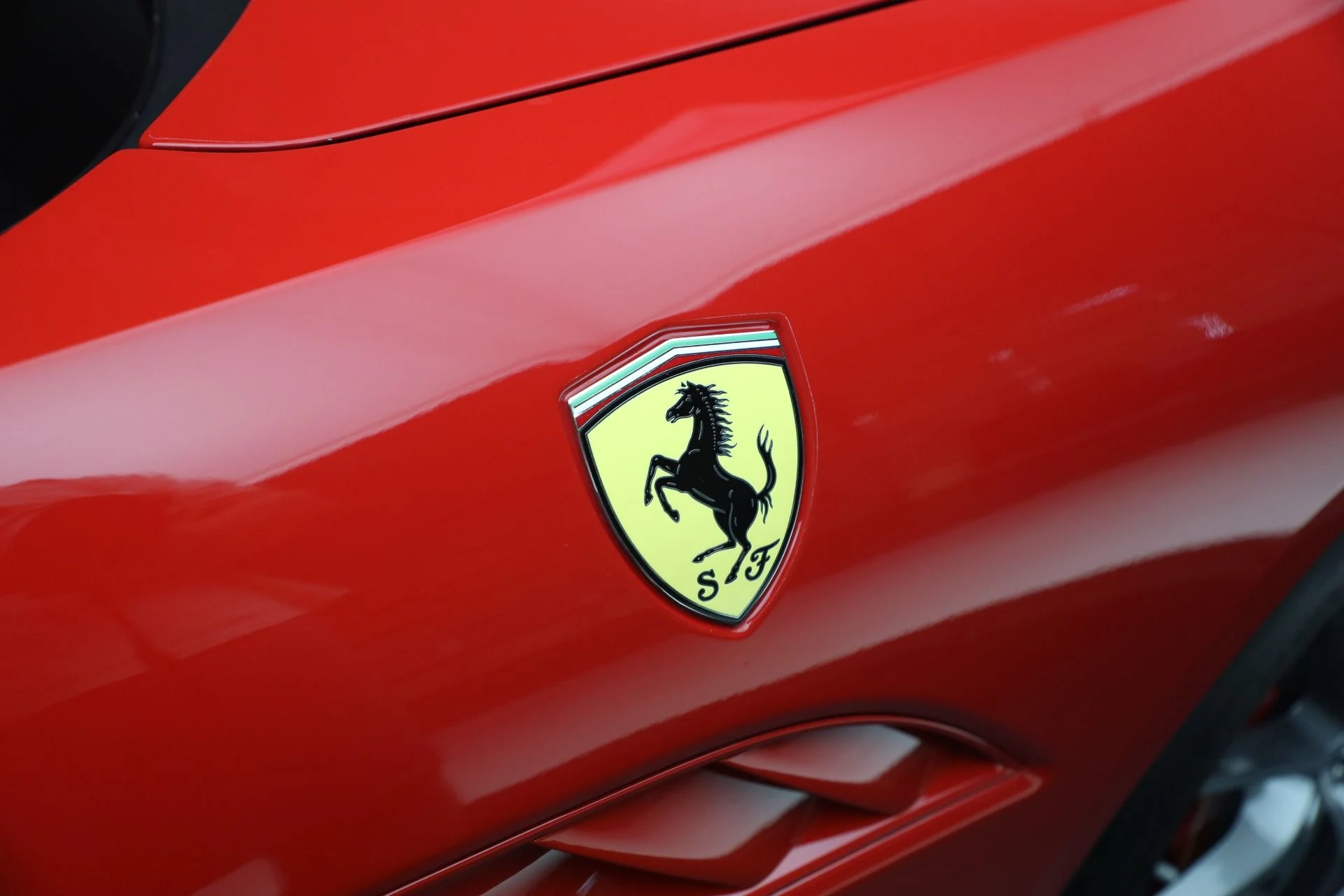 mph026_3307963339_Used_2014_Ferrari_California_30_1790957521_82e9831621