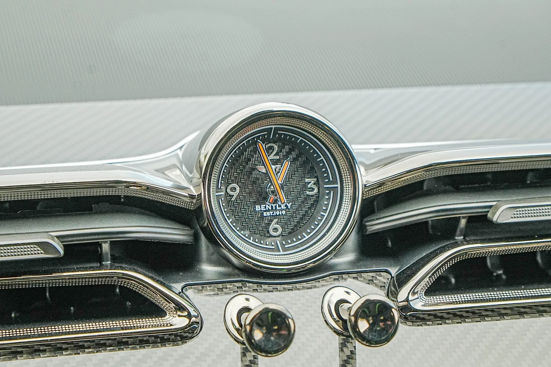 mph026_3310240255_Hi_Tech_Luxury_Imports_LLC_SJAAF_2_ZV_0_TC_032500_image_26_ddb0f72184
