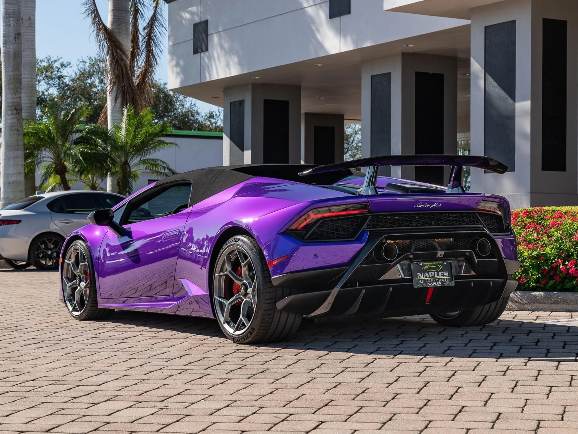 mph026_3312447882_Used_2019_Lamborghini_Huracan_Performante_1766430428_66167a7602