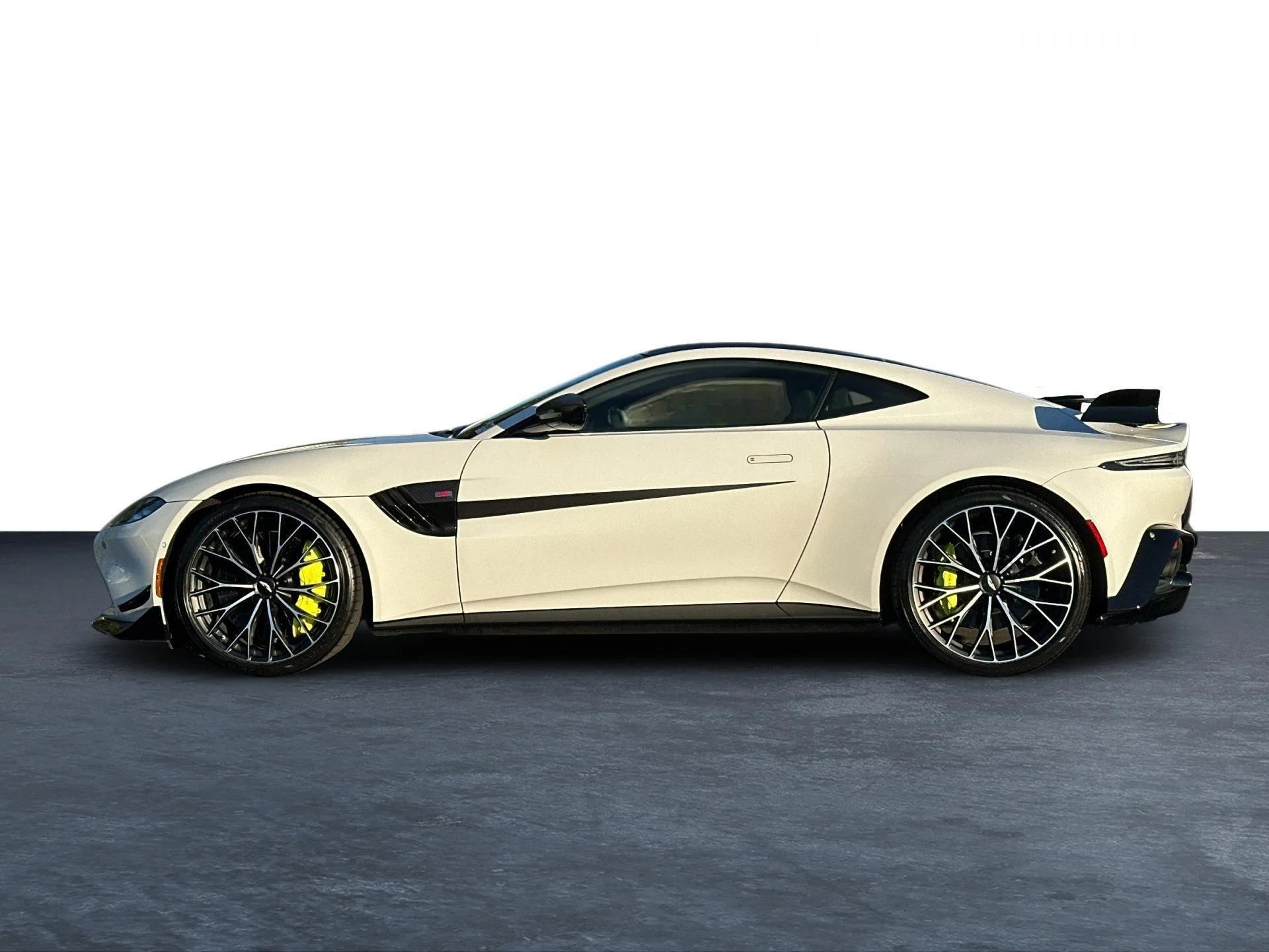 mph026_3318551728_Used_2022_Aston_Martin_Vantage_F1_Edition_1765551974_623999633e