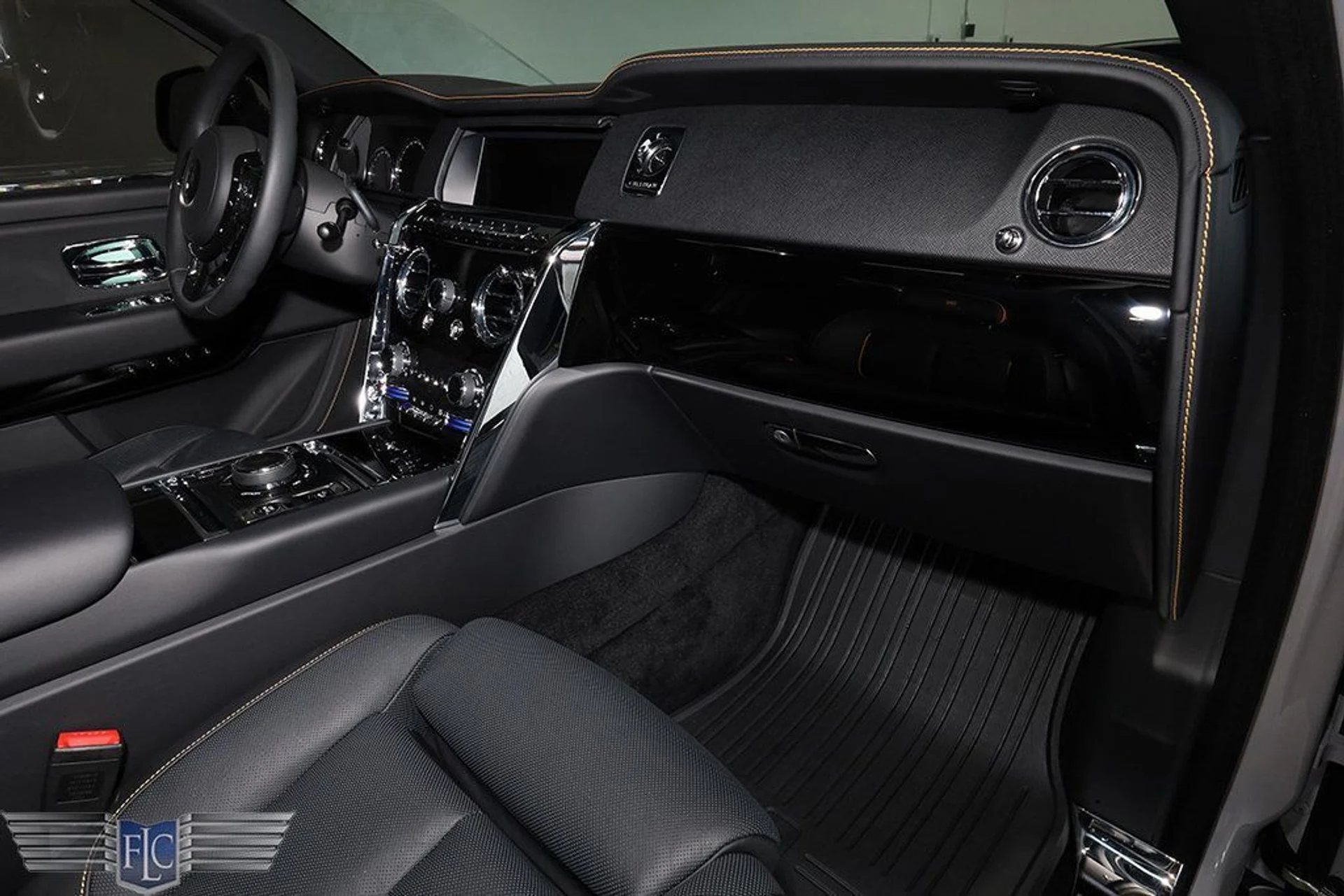 mph026_332181714_used_2024_rolls_royce_cullinan_blackbadgesportutility_9689_22957854_27_1024_8db7ea399f