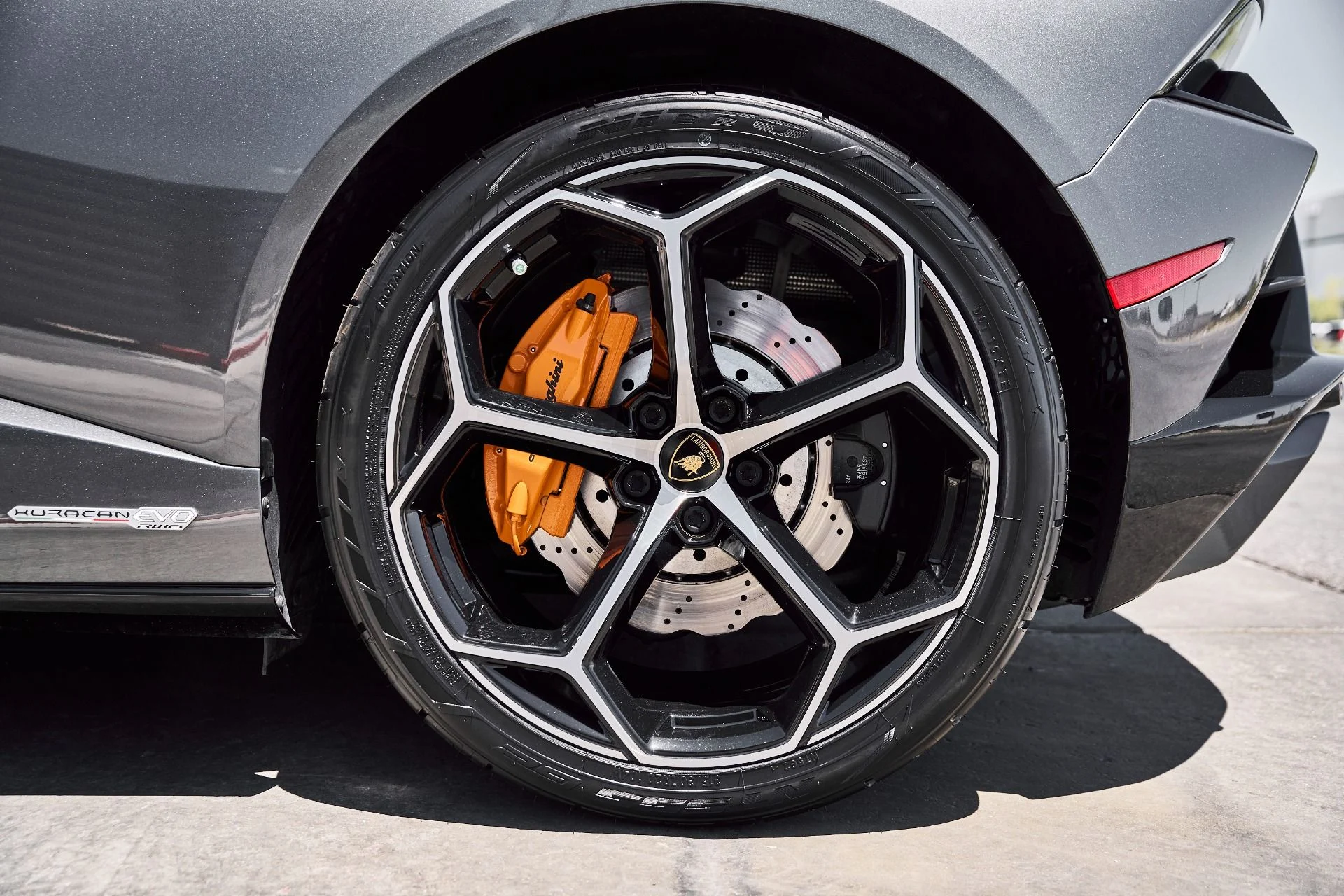 mph026_3325430527_Used_2021_Lamborghini_Huracan_EVO_Base_1780708706_f770963478
