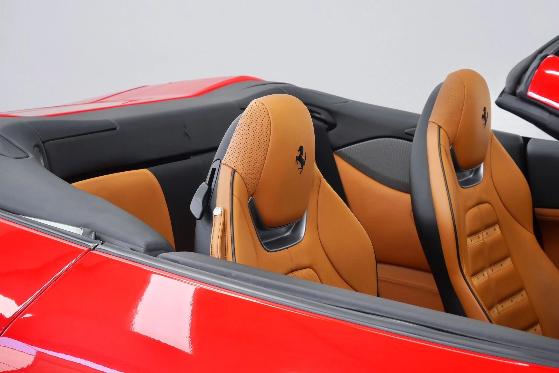 mph026_3326100_Used_2019_Ferrari_Portofino_Daytona_Seats_High_Power_Hi_Fi_Carbon_Fiber_and_Leather_Steering_Wheel_1775750946_a5f855e4d1