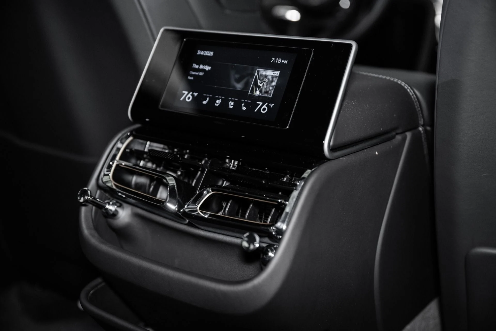 mph026_3332517692_Used_2024_Bentley_Flying_Spur_Speed_1756911756_dd2729445e