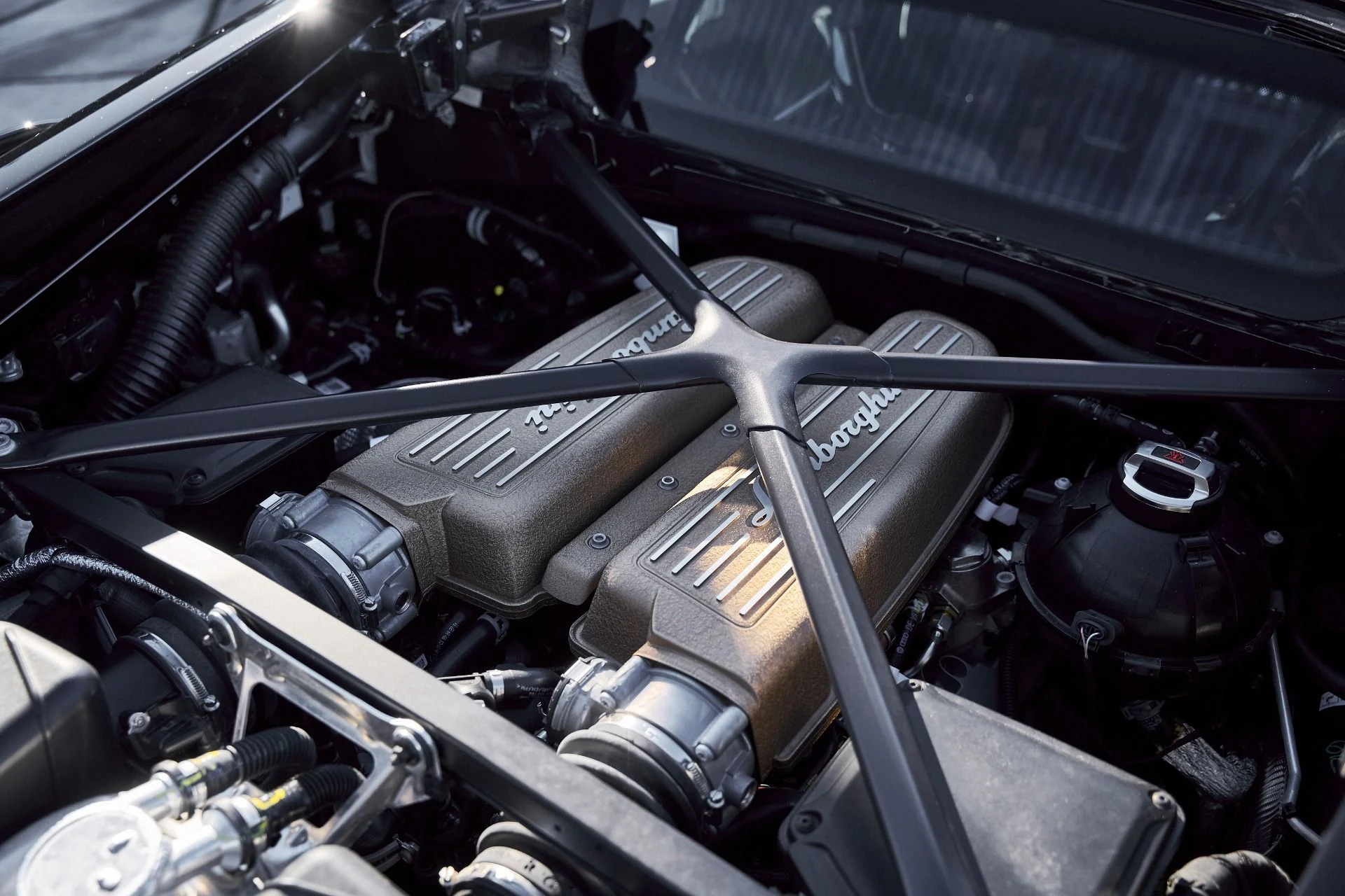 mph026_3334557932_Used_2024_Lamborghini_Huracan_STO_1768271406_19caece75a