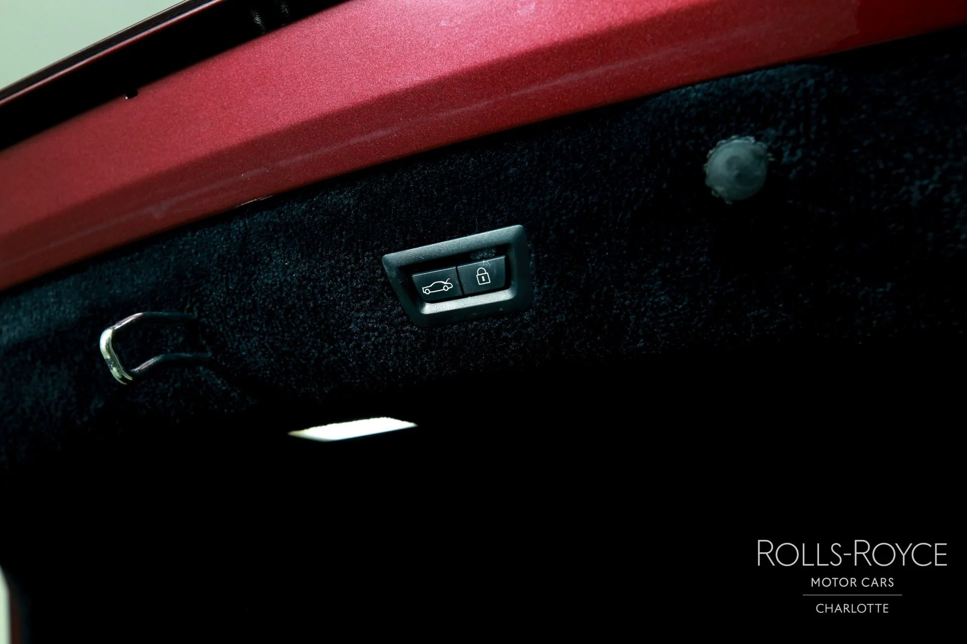 mph026_3337520592_Used_2019_Rolls_Royce_Phantom_1760804131_dcbb3acbf3