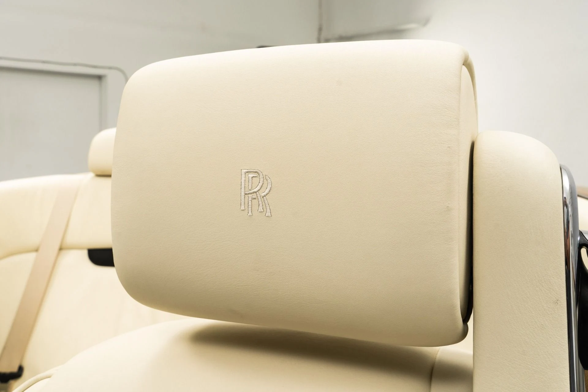 mph026_3339933308_Used_2008_Rolls_Royce_Phantom_Drophead_Coupe_Teak_Decking_Stainless_Bonnet_1780339567_205e54b67a