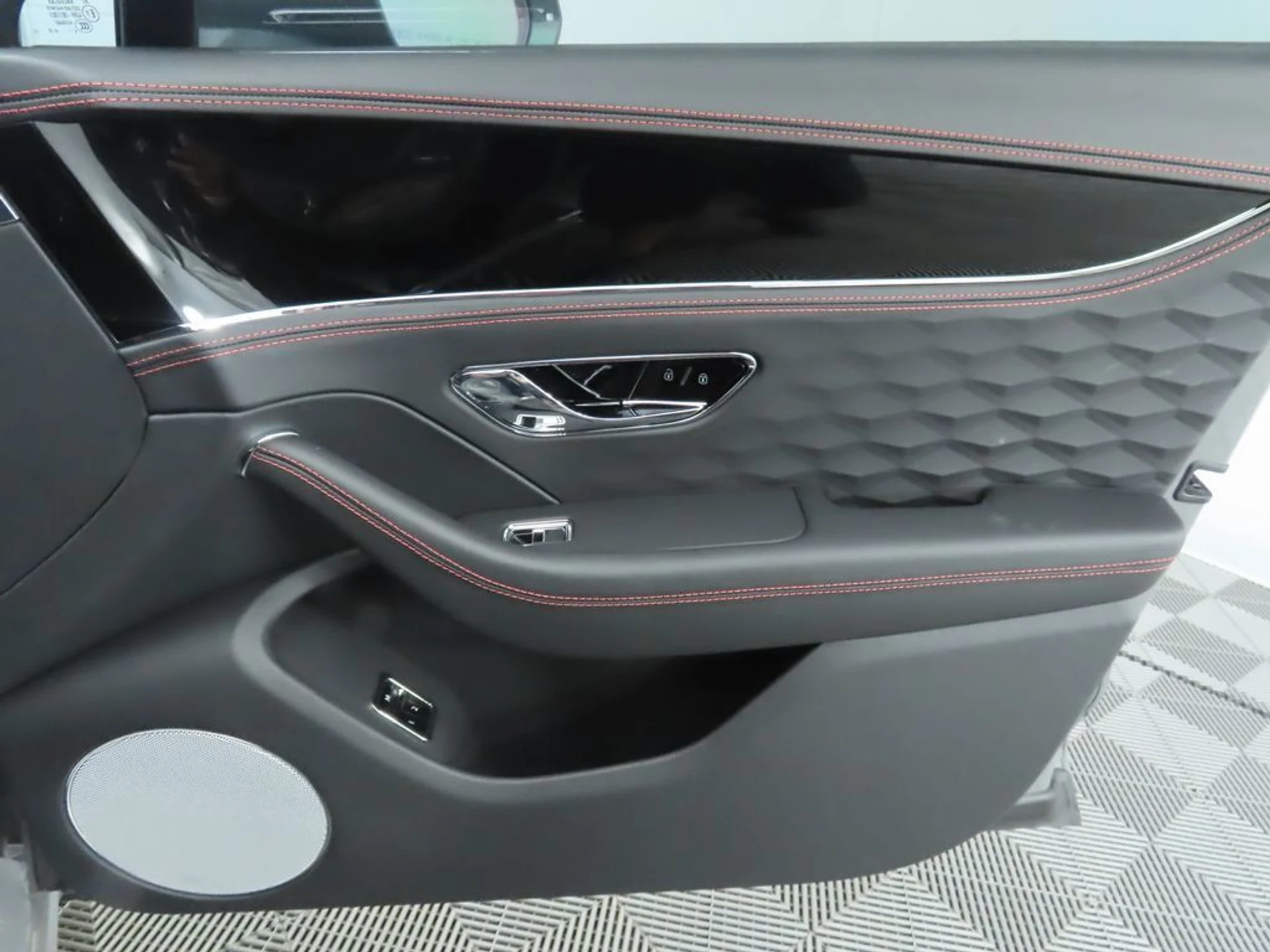 mph026_3345819561_new_2025_bentley_flying_spur_speedsedan_8119_22891449_27_1024_b296659cb6