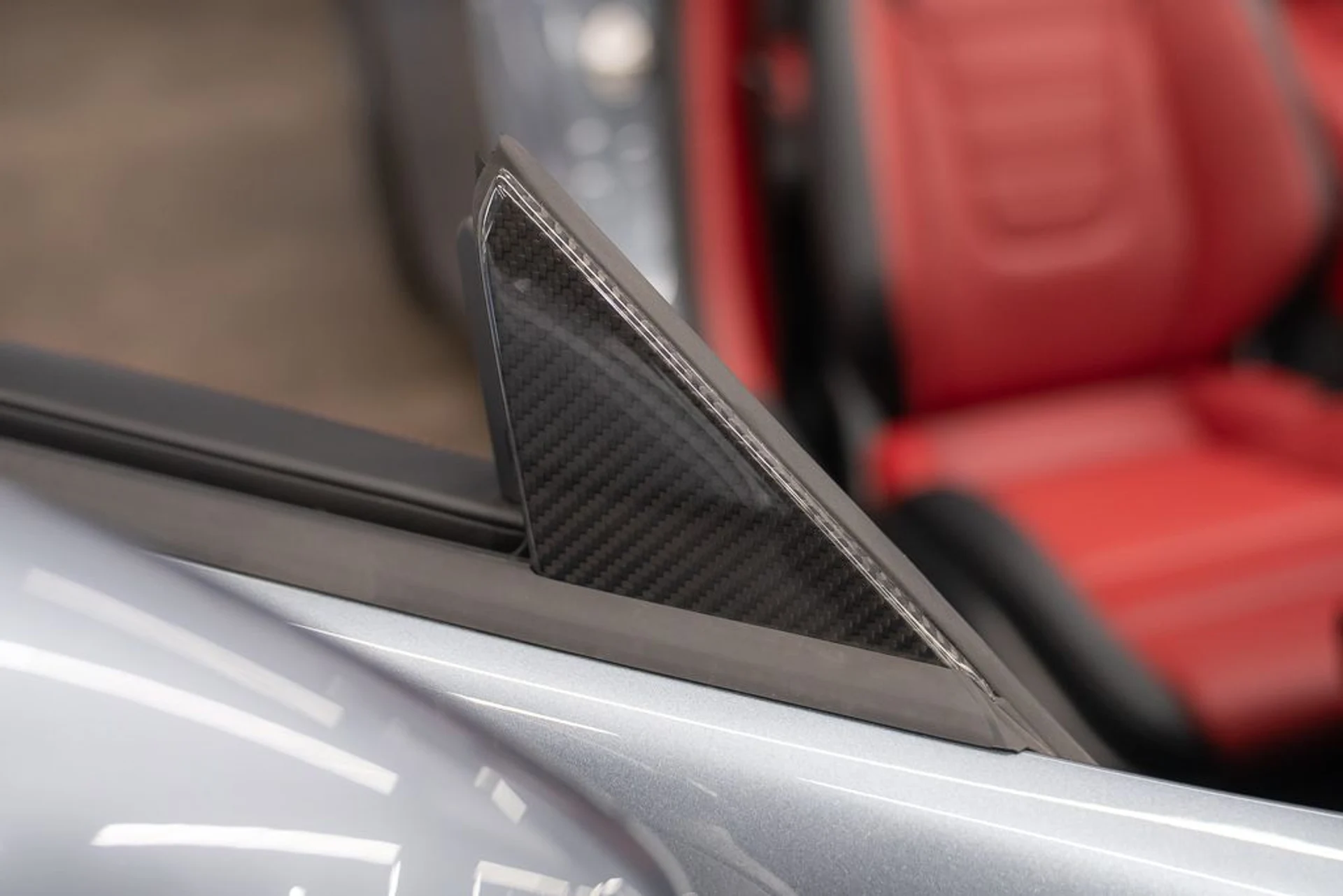 mph026_3349693985_porsche_911_2025_jpg_v_1776180195_26e3cc1044