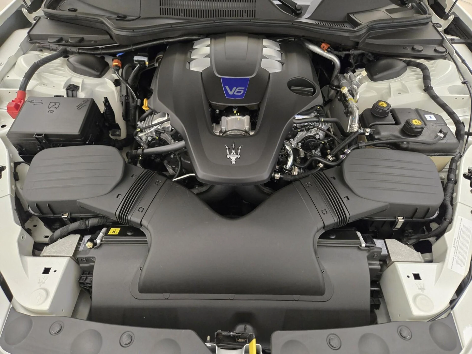 mph026_3361216766_Used_2023_Maserati_Ghibli_Modena_1790660302_540f7298e9