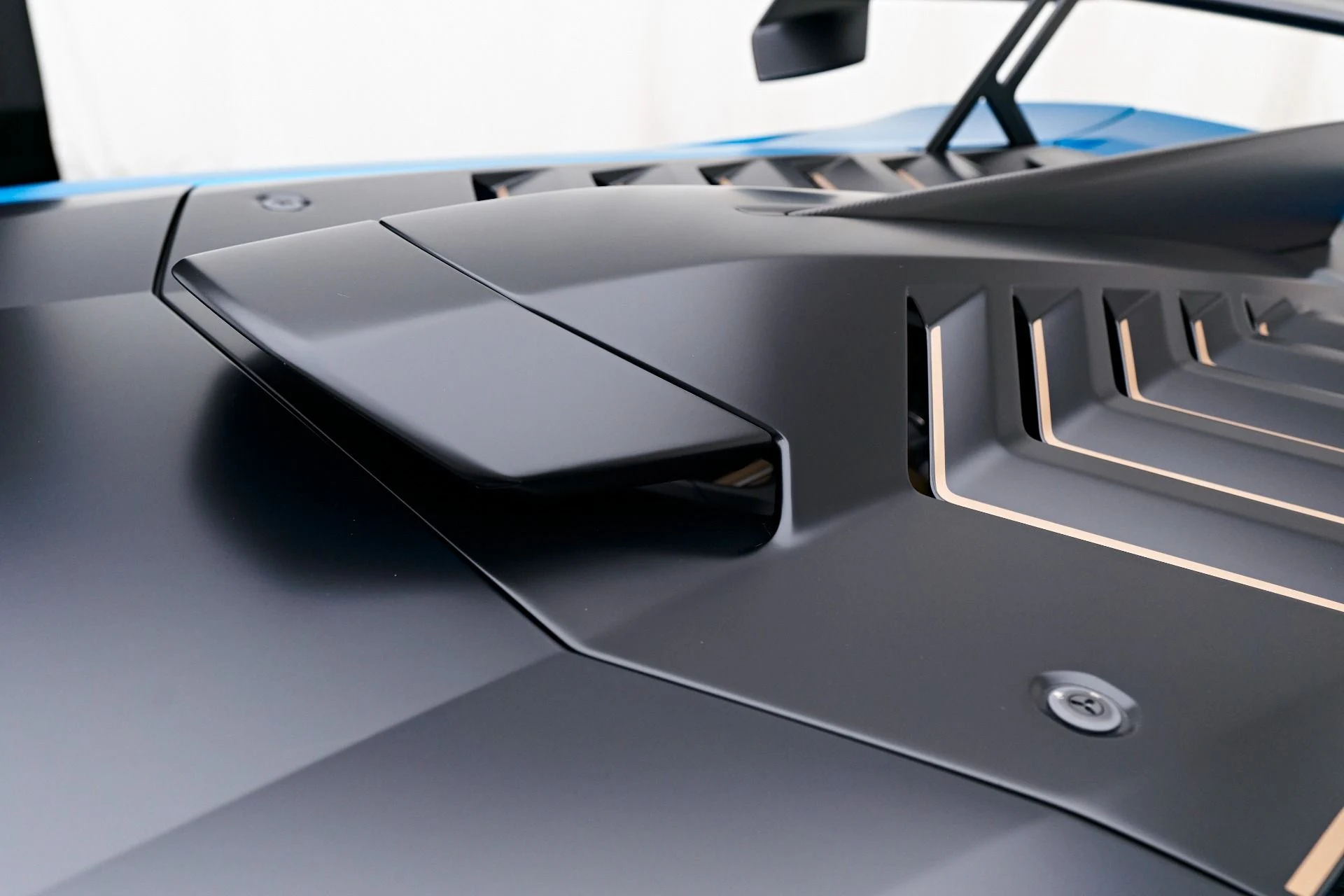 mph026_337178049_Used_2022_Lamborghini_Huracan_STO_Base_1732754503_5c22cb84e7