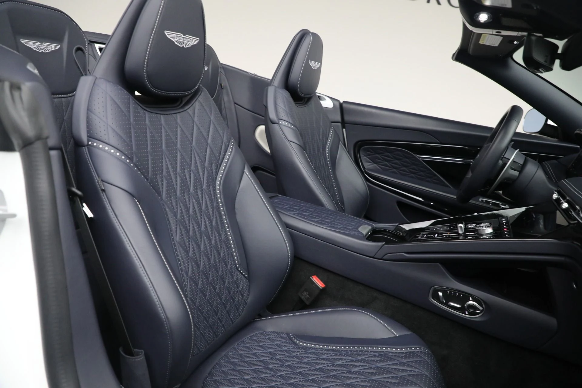 mph026_338475166_Used_2024_Aston_Martin_DB_12_Volante_b0277718d4