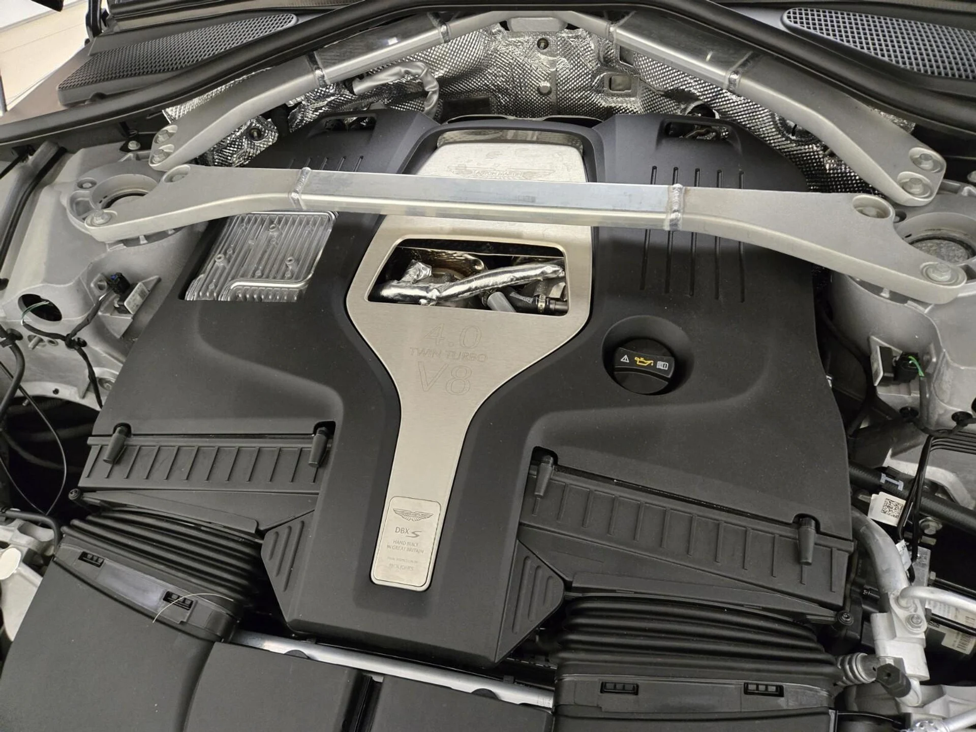 mph026_3385157311_New_2026_Aston_Martin_DBX_S_1776489480_b5fe6859ab