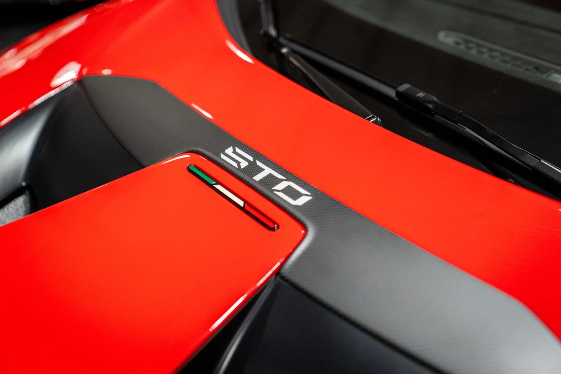 mph026_3388089895_Used_2022_Lamborghini_Huracan_STO_Ad_Personam_Paint_1767634338_4f139a3862