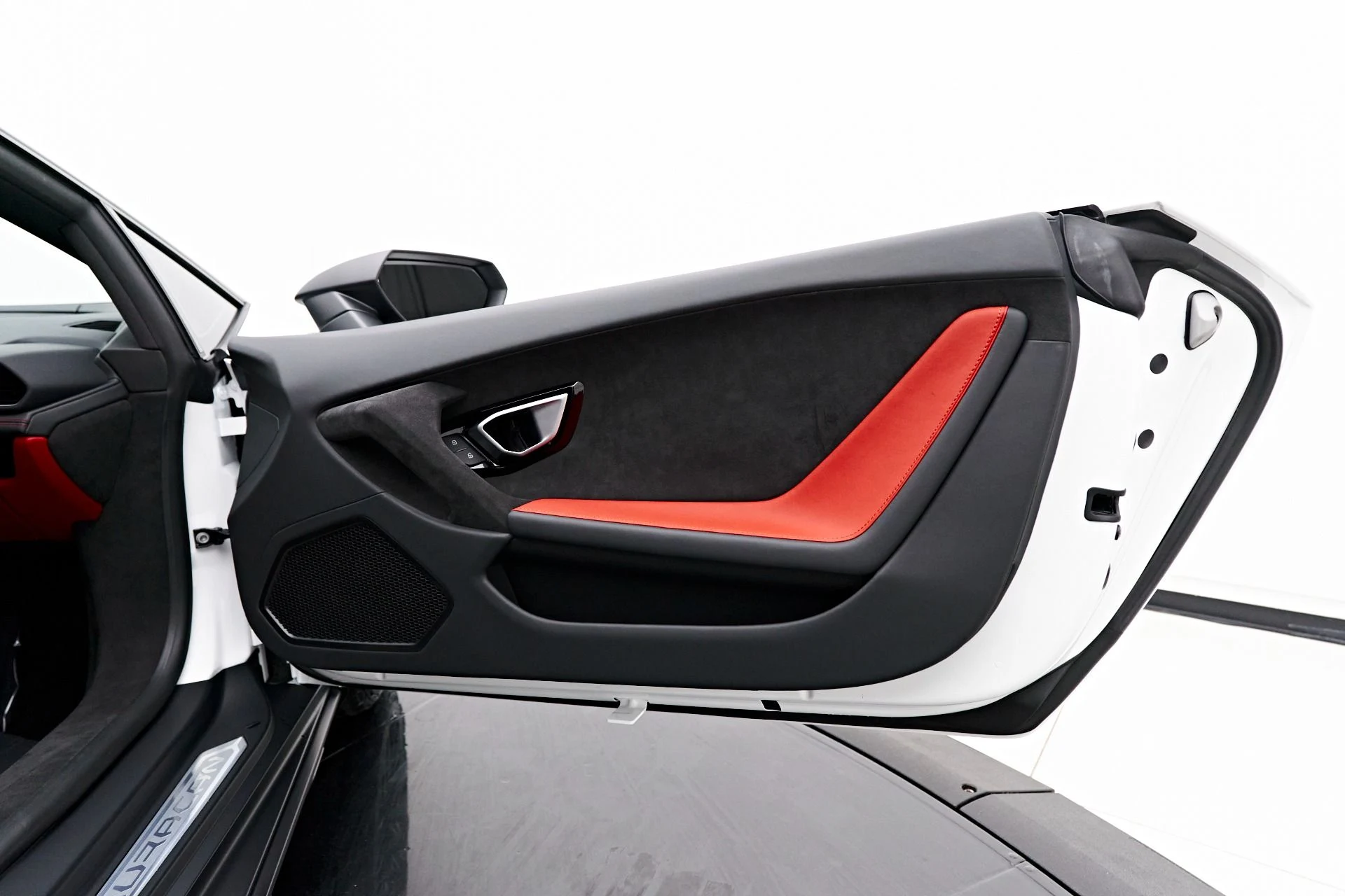 mph026_3394995925_Used_2023_Lamborghini_Huracan_Sterrato_Base_1708481025_f0a269a6c8