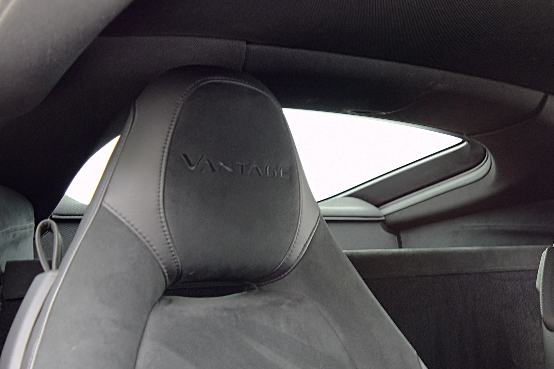 mph026_3396478437_Used_2019_Aston_Martin_Vantage_83393154a2