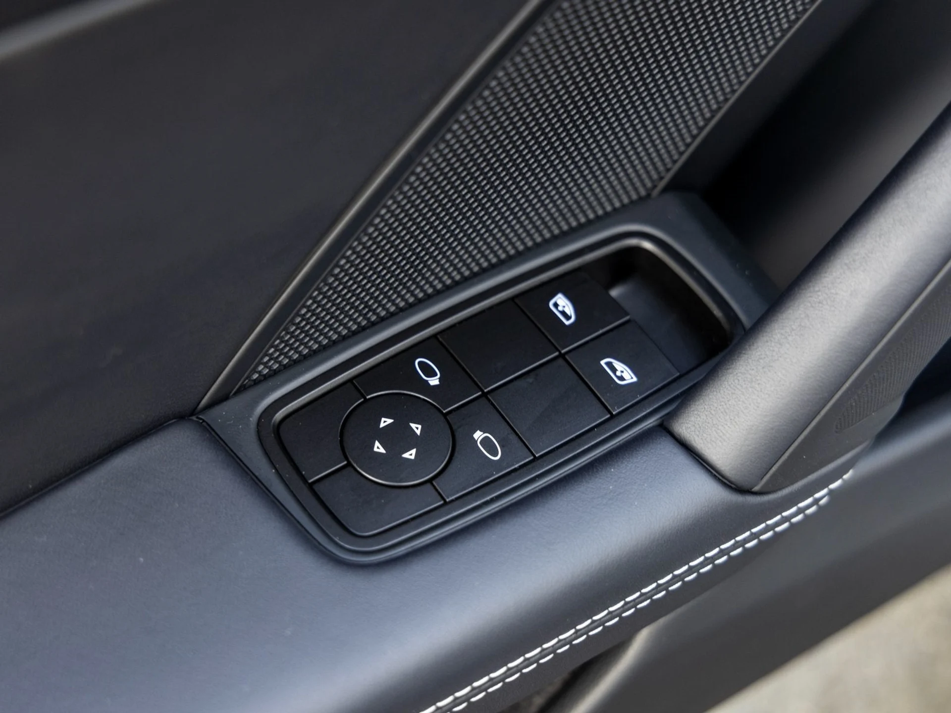 mph026_3398591653_27_32aa7a95ec