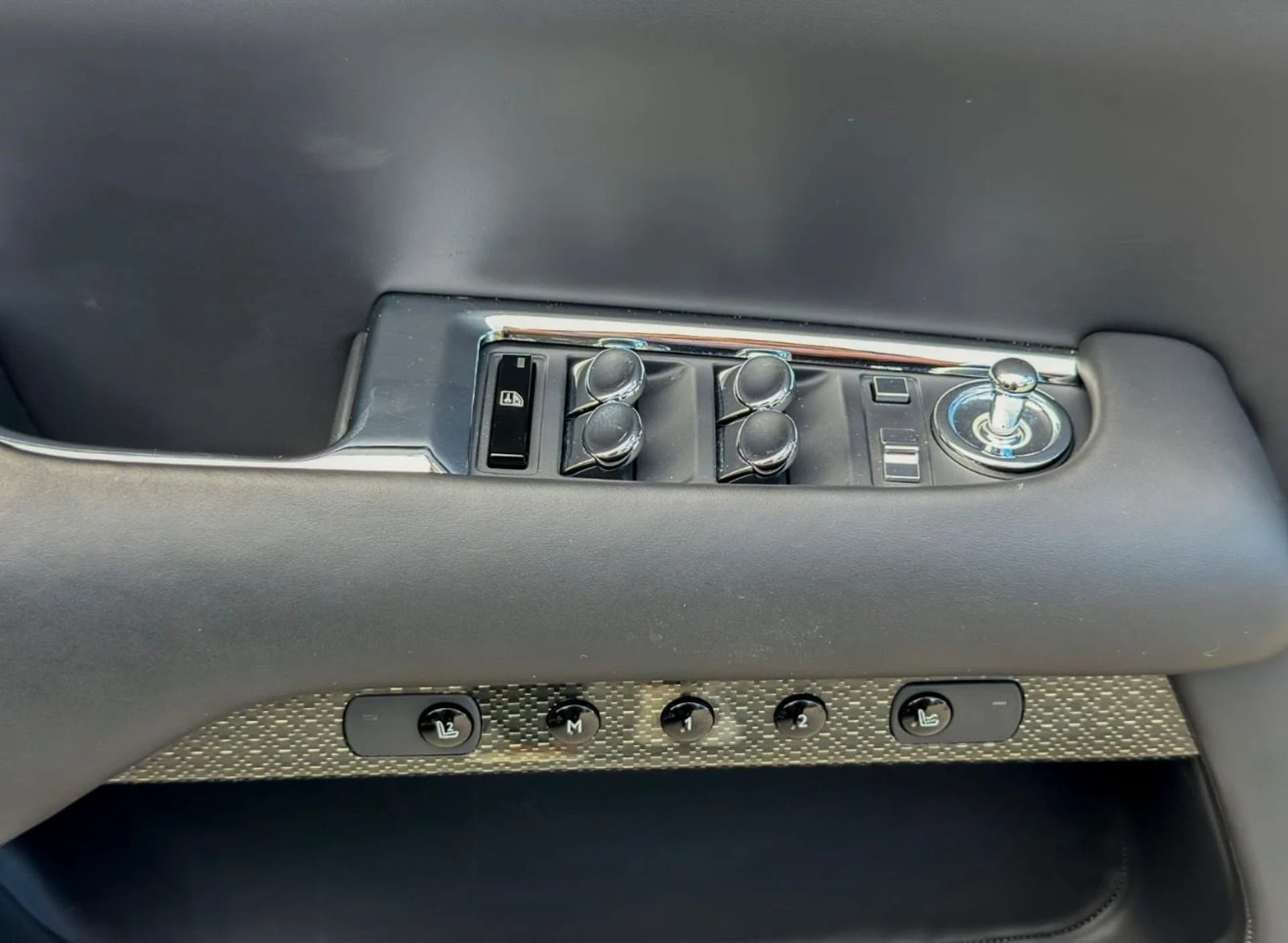 mph026_3418796346_Used_2020_Rolls_Royce_Dawn_Black_Badge_1765830398_a31a5ce2ee