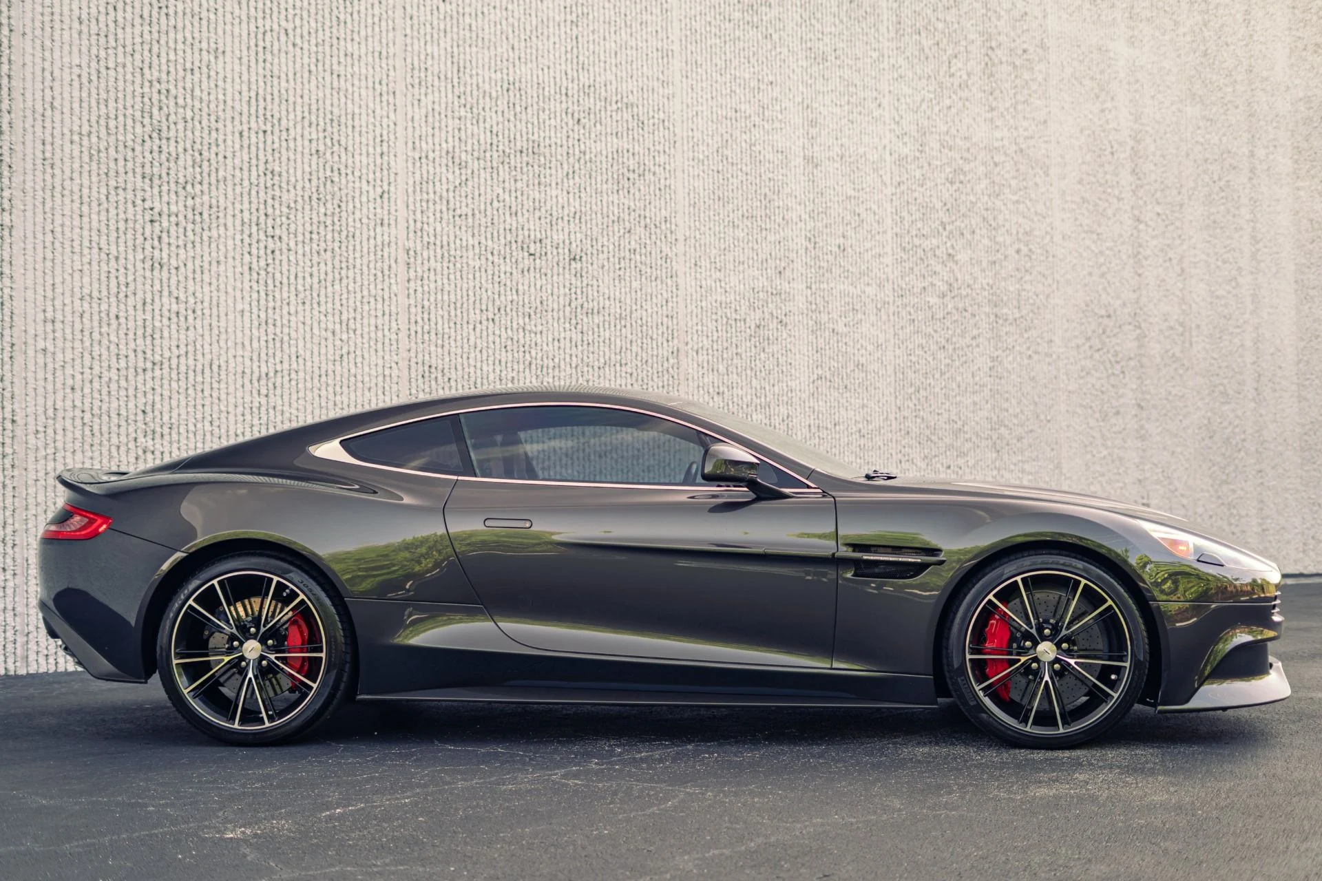 mph026_3423620592_Used_2014_Aston_Martin_Vanquish_Carbon_Exterior_Package_1783984882_851bd9dd63