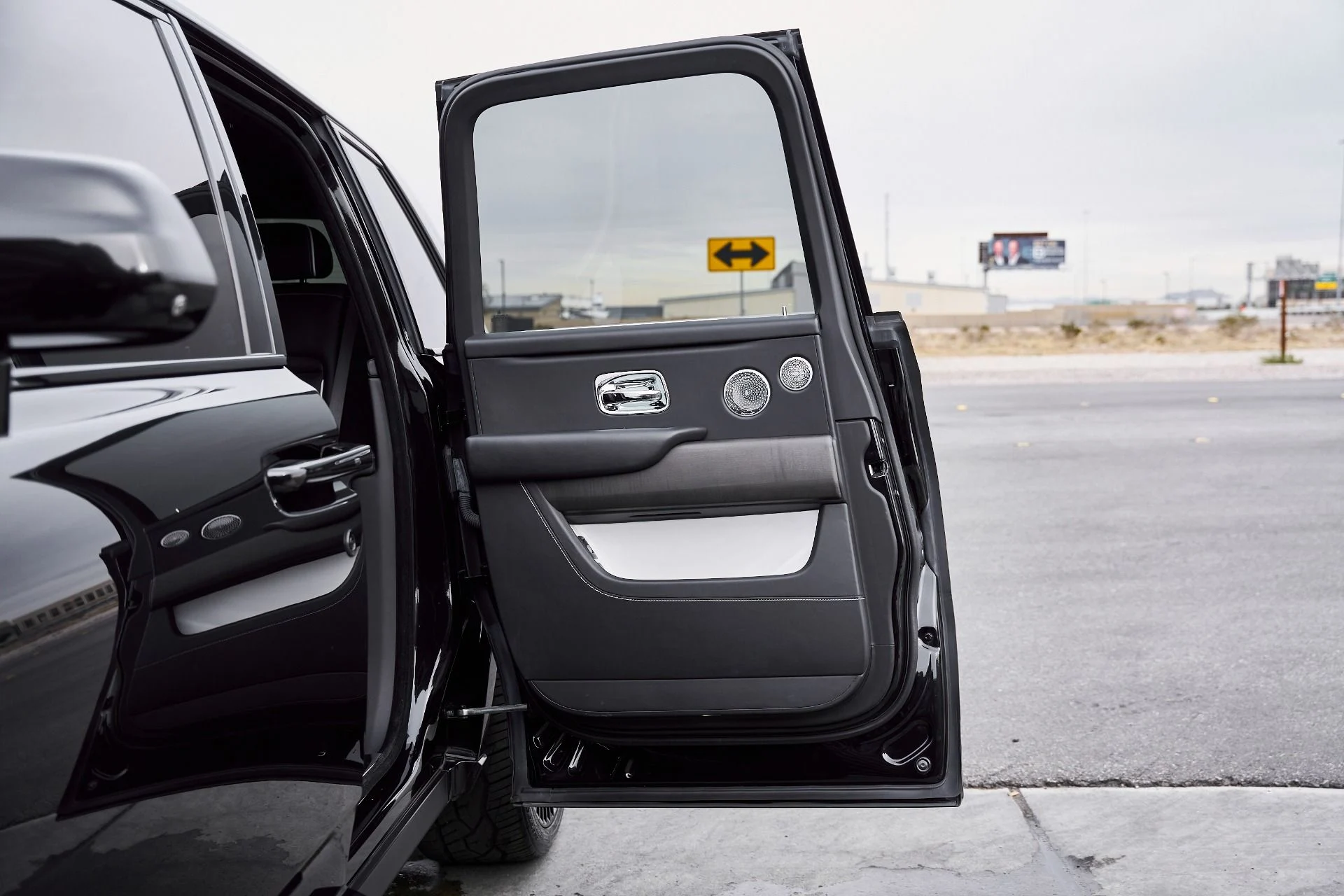 mph026_3424604838_Used_2019_Rolls_Royce_Cullinan_Base_1767201671_ccfa5b2cde