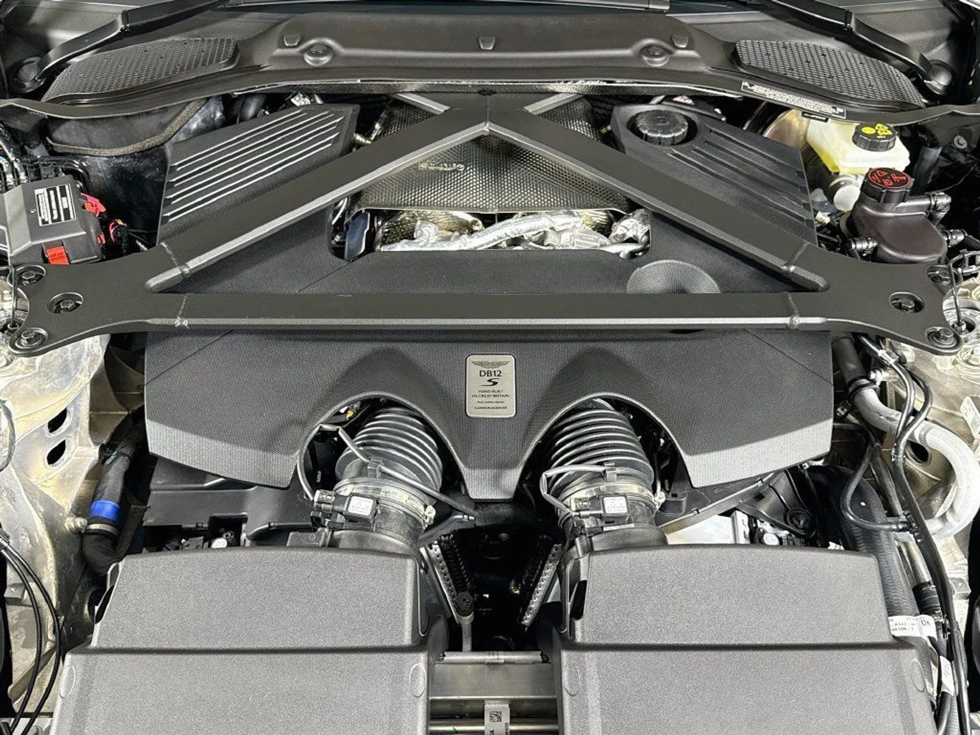 mph026_3431248521_new_2026_aston_martin_db12_volante_11350_23082922_28_1024_8e69495fb8