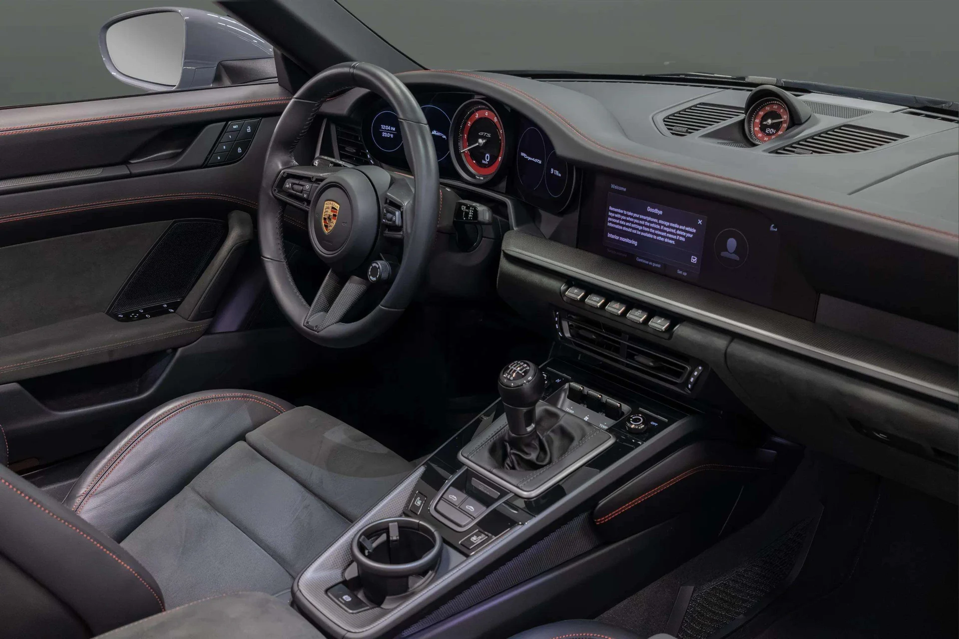 mph026_343755203_a8360462_fd4c_4c31_bb6b_6c9235093f6c_2_27_Interior_202420_Porsche2091120_Targa20420_GTS_2028_WP_0_BB_2_A91_RS_23487229_14_3cf7cb15ab