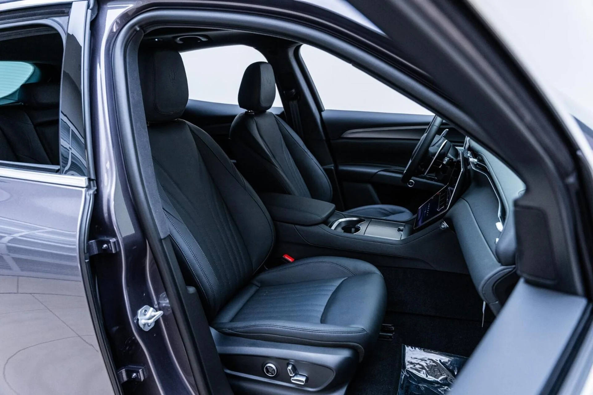 mph026_3442802487_Used_2024_Maserati_Grecale_GT_1761369420_7cc9b0544e