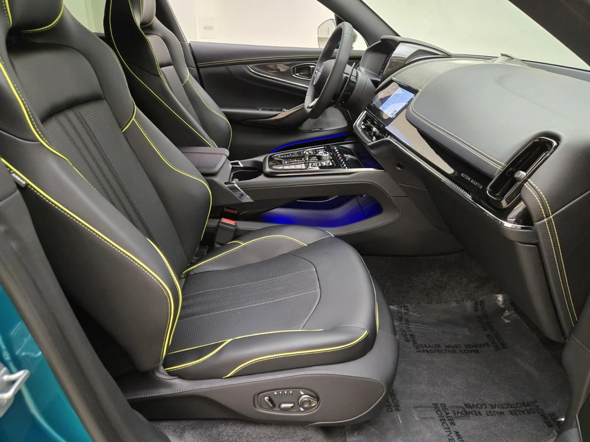 mph026_3443829614_New_2025_Aston_Martin_DBX_707_1753422061_1aa80a7b40
