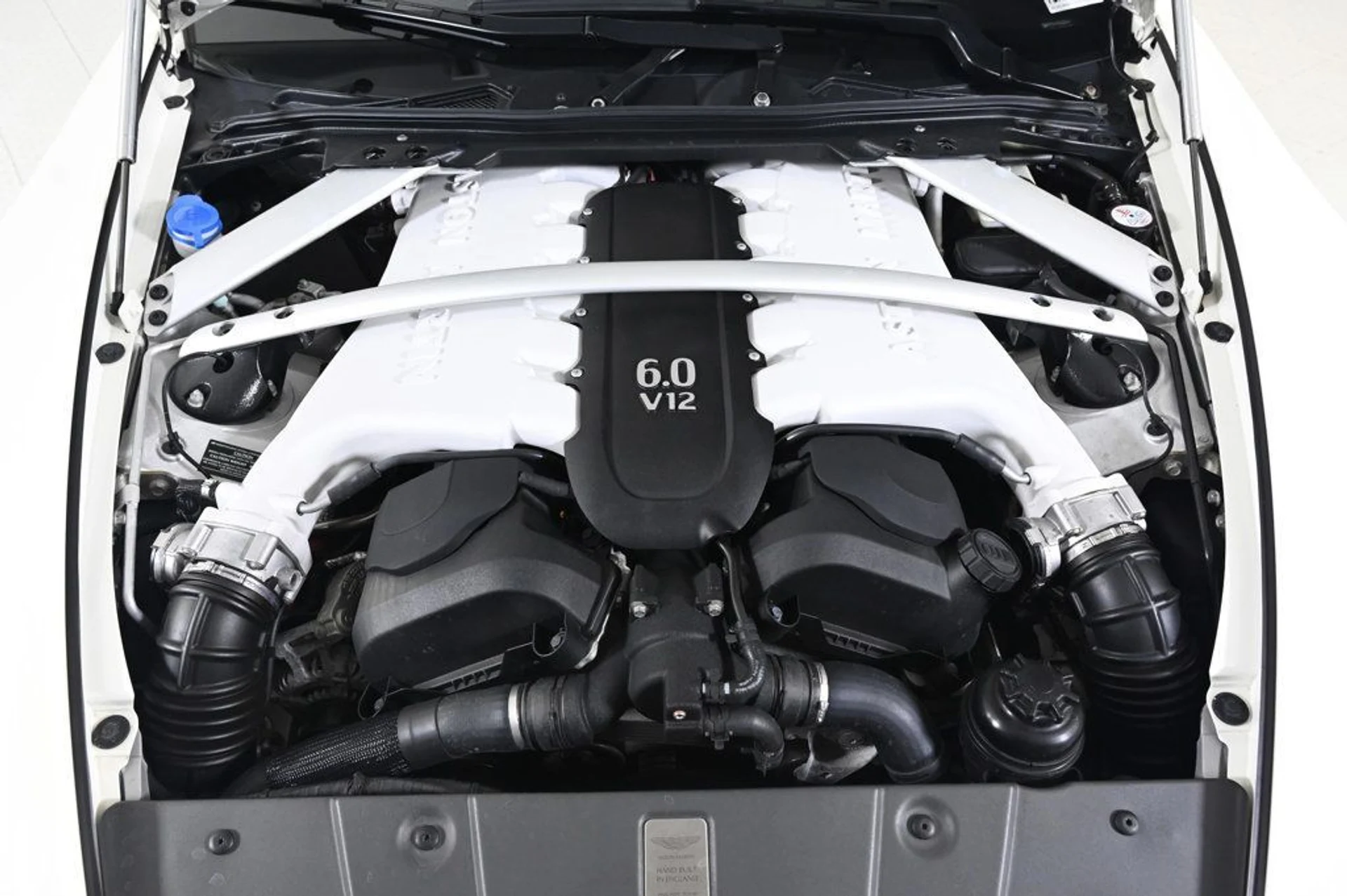 mph026_3449975997_used_2017_aston_martin_v12_vantage_s_11350_22970914_26_1024_37deb4d619