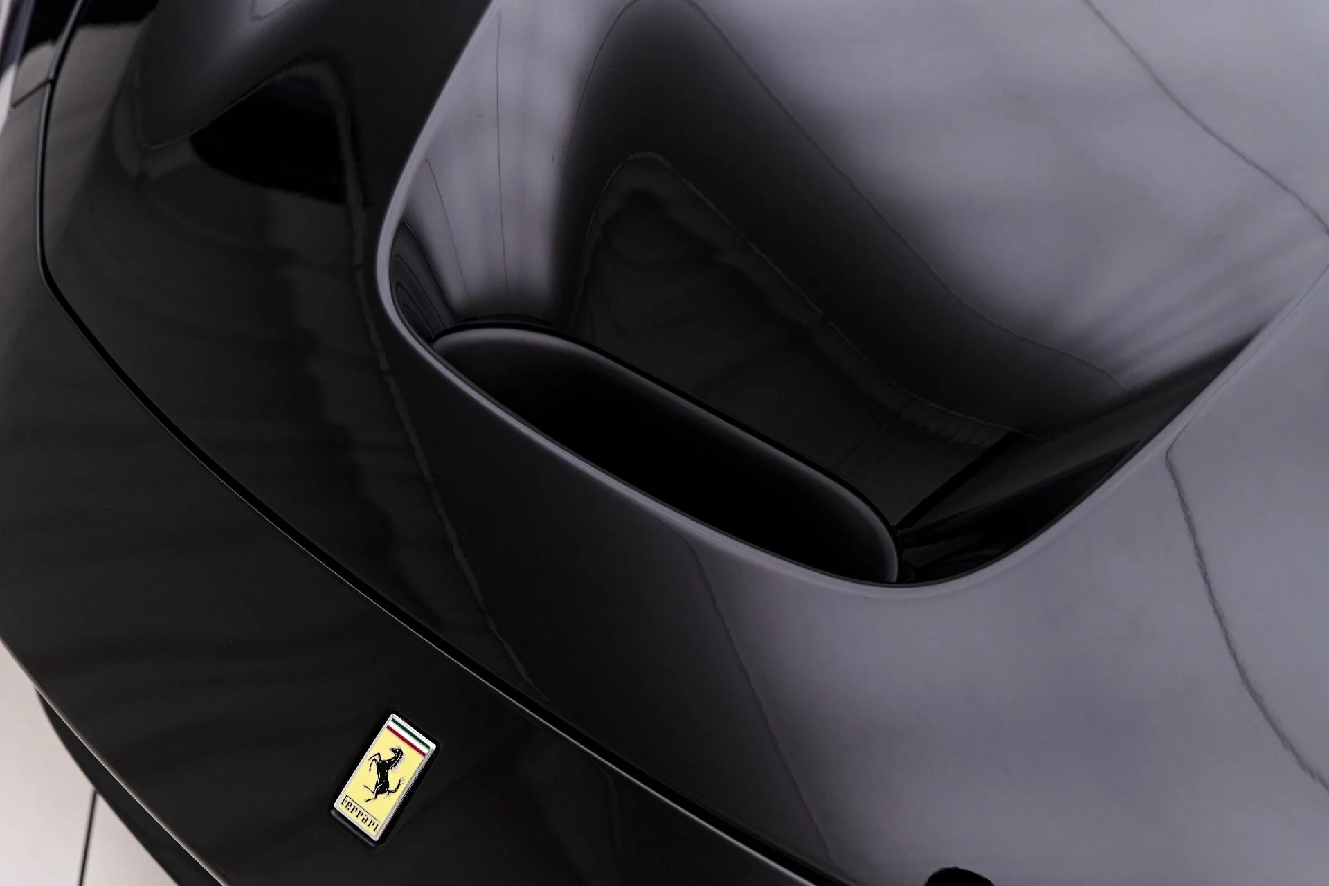 mph026_3454322853_Used_2022_Ferrari_F8_Spider_Base_1757638627_cf1f431355