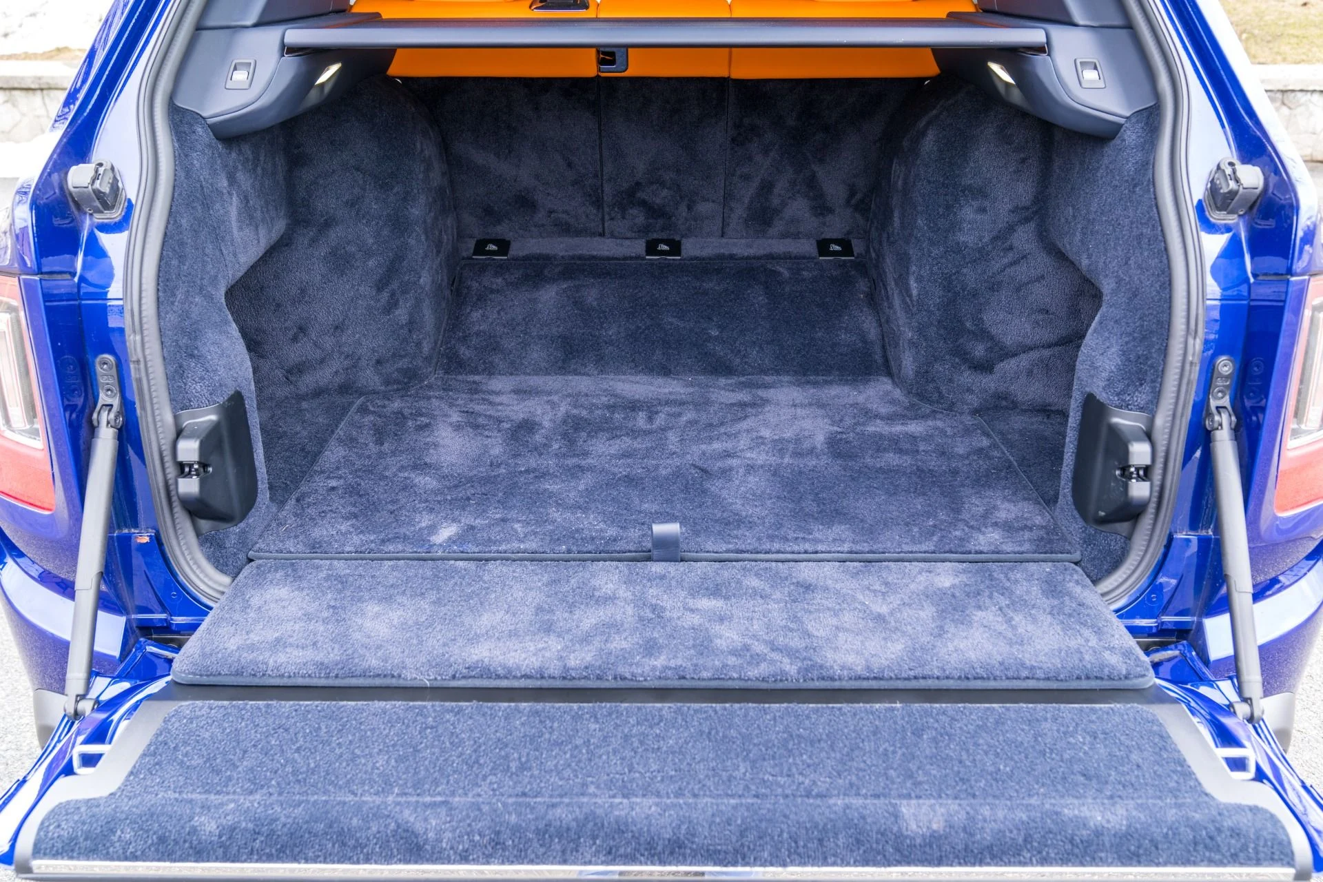 mph026_3462117717_Used_2023_Rolls_Royce_Black_Badge_Cullinan_1772494436_b35e81ed7a