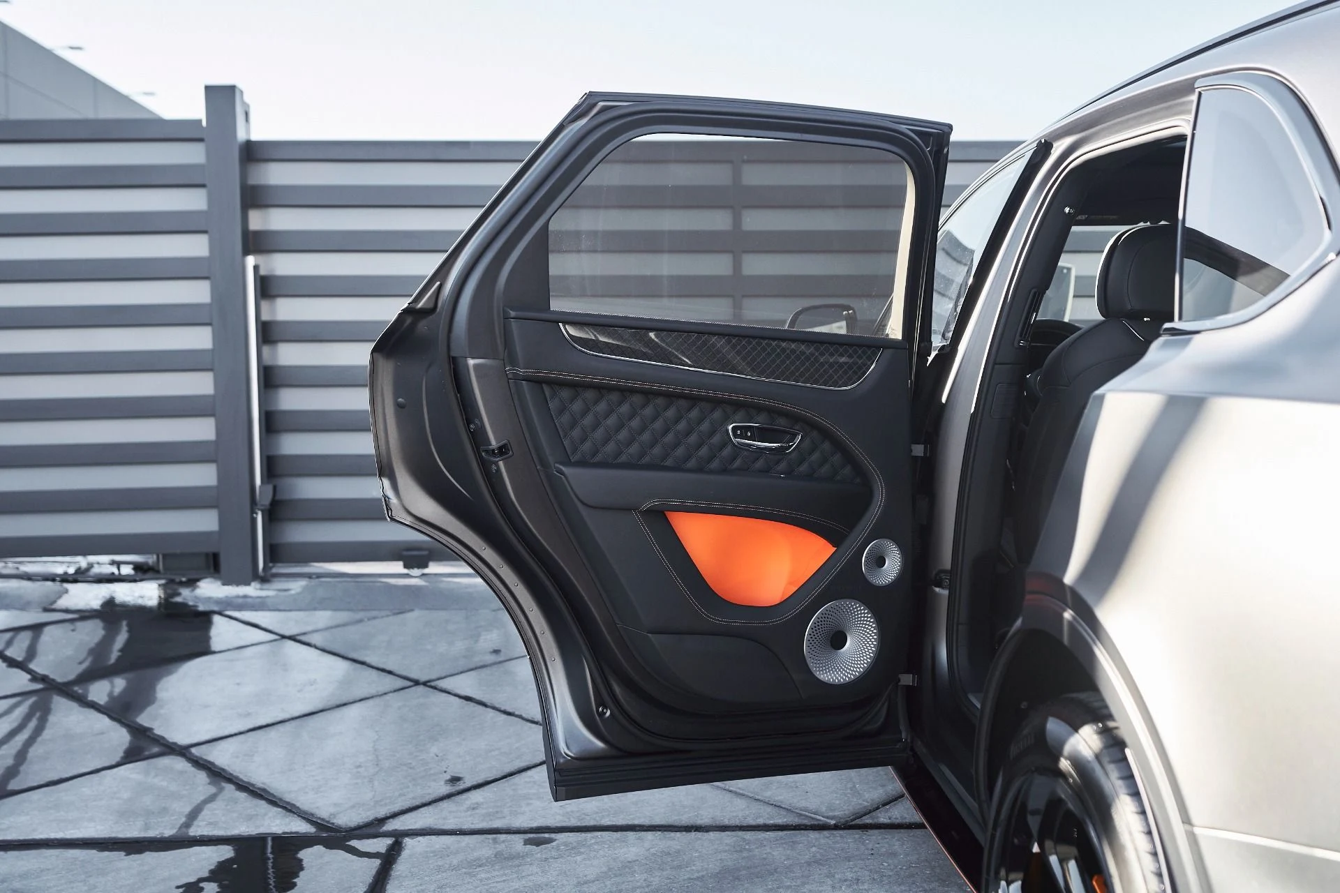 mph026_3463667289_Used_2025_Bentley_Bentayga_S_Black_Edition_1764904175_a4410e96e3