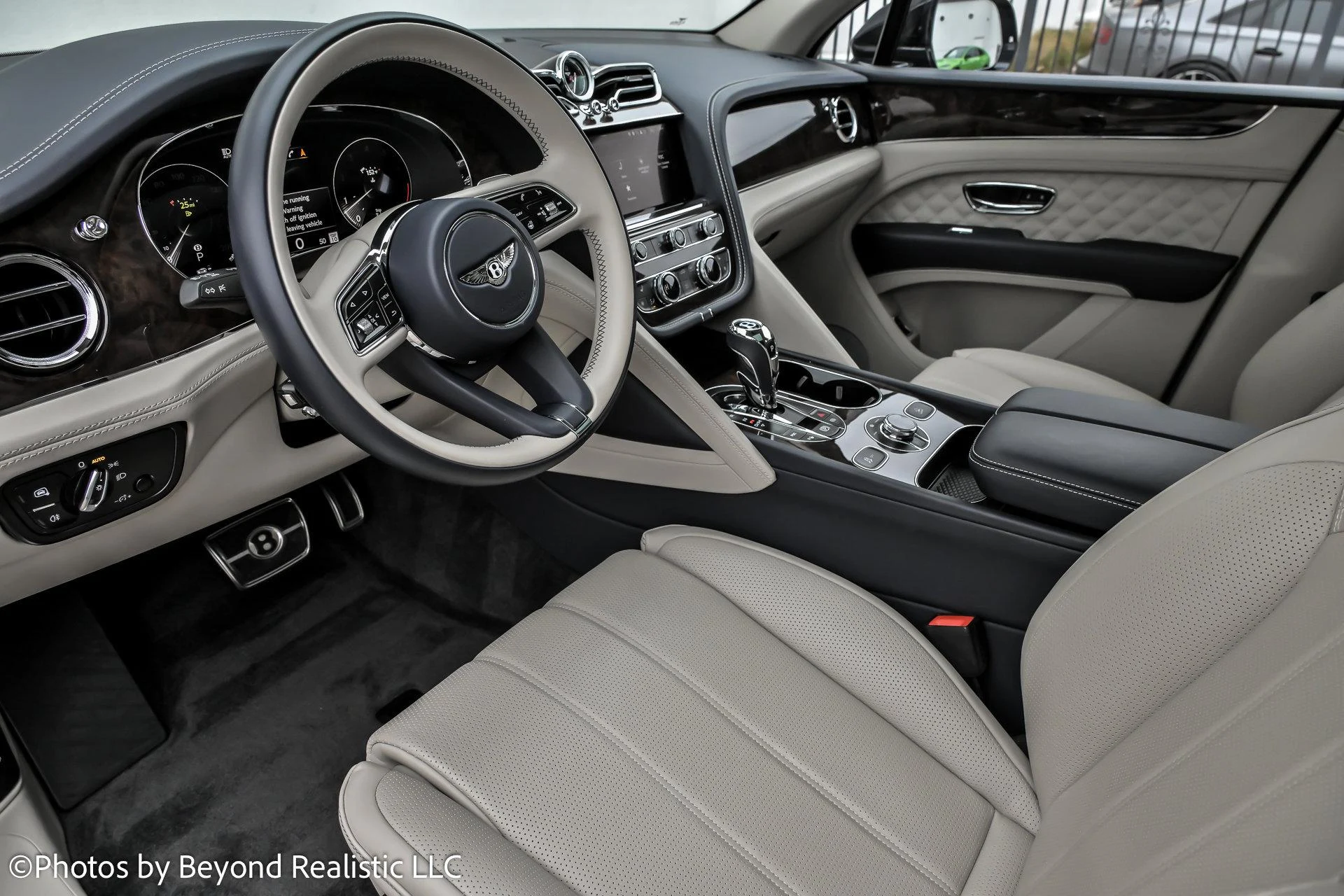 mph026_3477502438_Used_2022_Bentley_Bentayga_V8_Mulliner_Driving_Specification_1765012905_8f3259417f