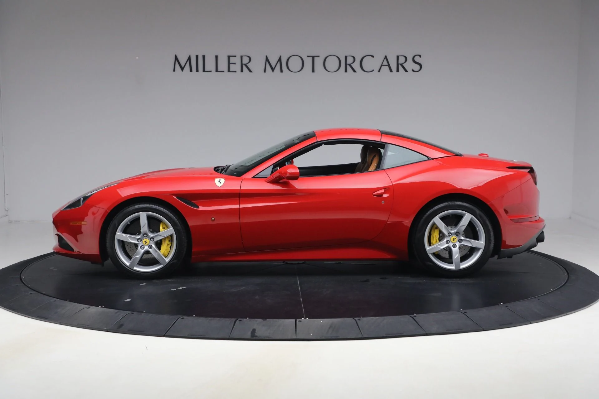 mph026_3480728687_Used_2016_Ferrari_California_T_Handling_Speciale_1775663839_813630b8e8