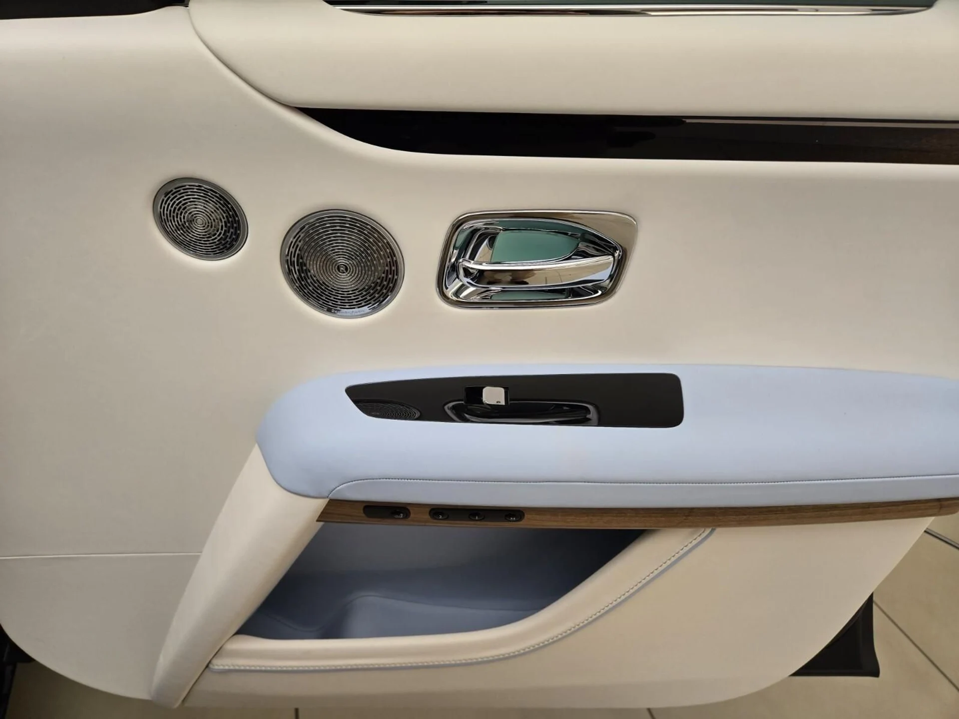 mph026_3486663437_Used_2025_Rolls_Royce_Ghost_1769583067_fd40ea3c02