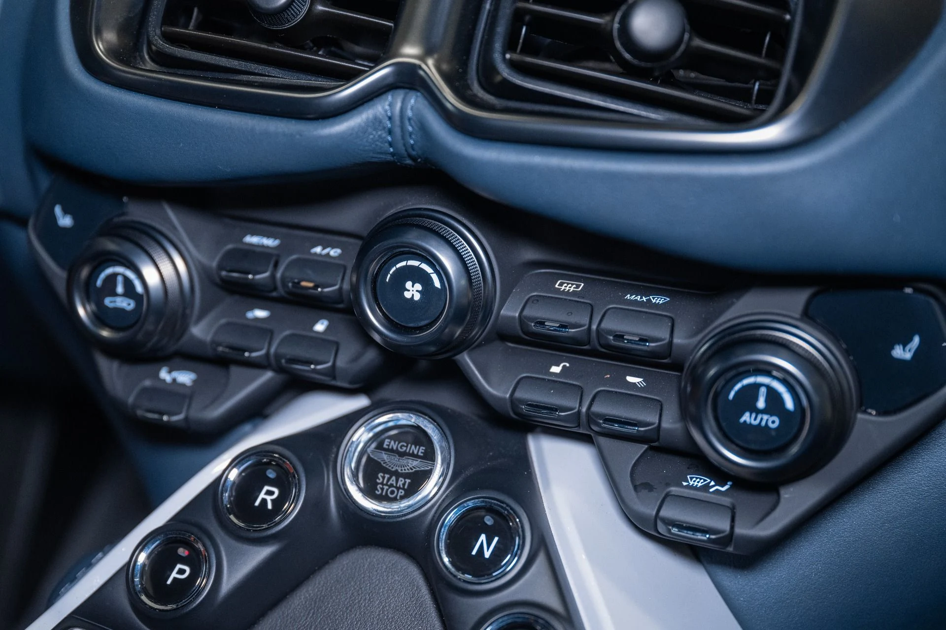 mph026_3490994731_Used_2019_Aston_Martin_Vantage_1790176598_defebca71c