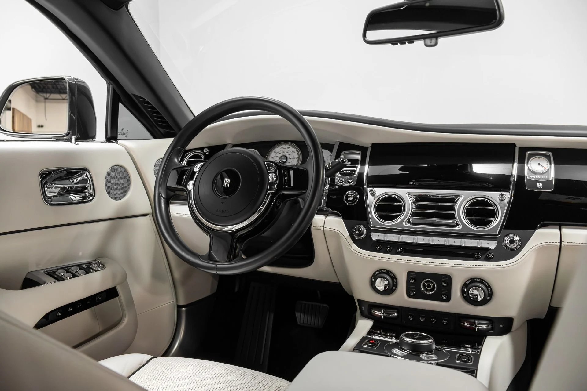 mph026_3491723116_Used_2016_Rolls_Royce_Wraith_1765322495_31f7de6aba