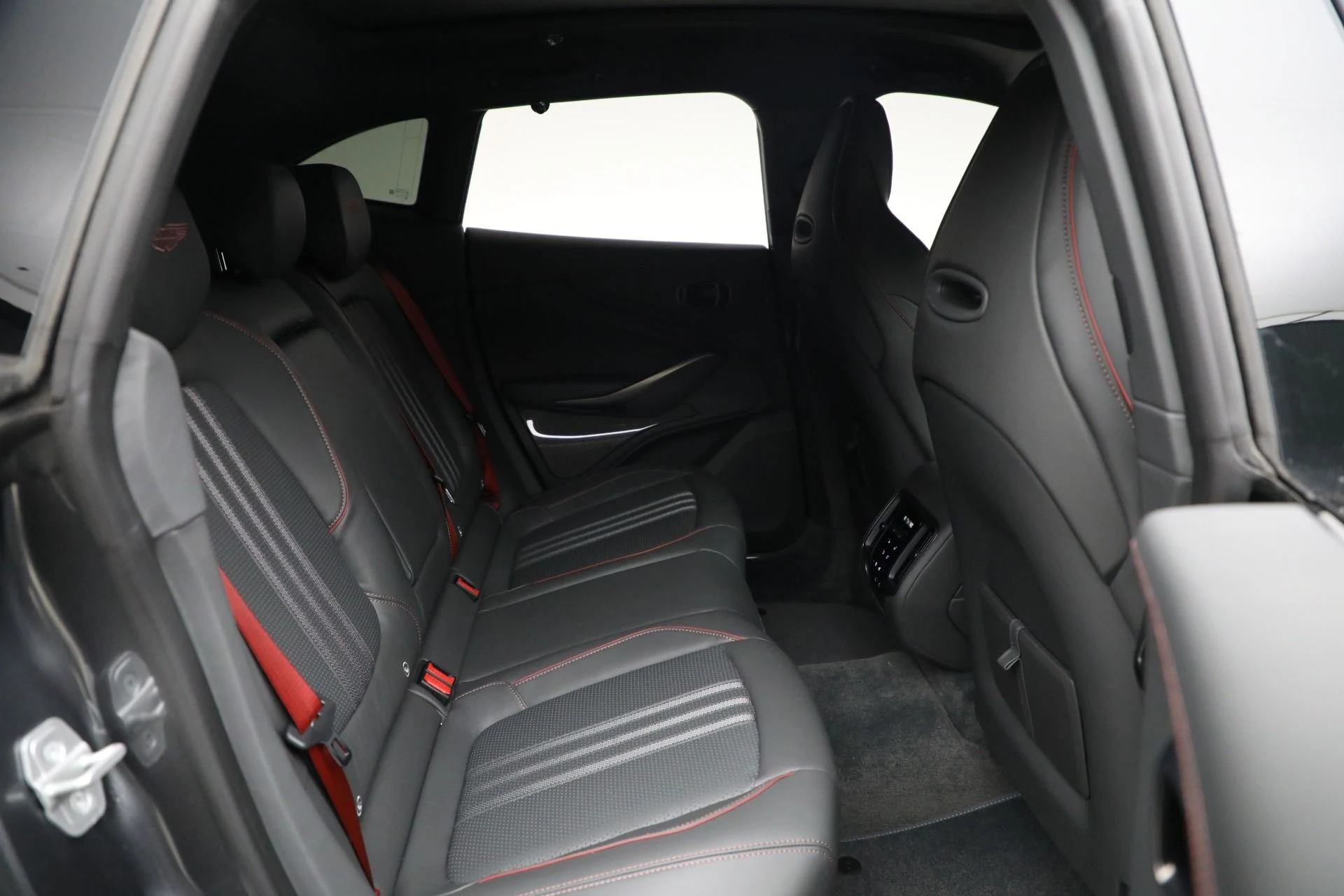 mph026_3495788985_New_2025_Aston_Martin_DBX_707_8f0ebda4d5