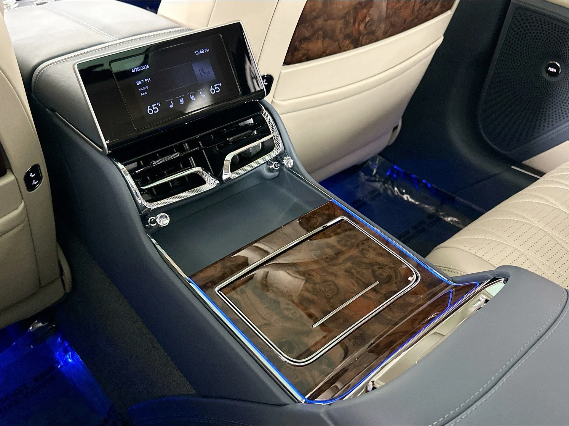 mph026_3510860622_27_4dc9f93d7d