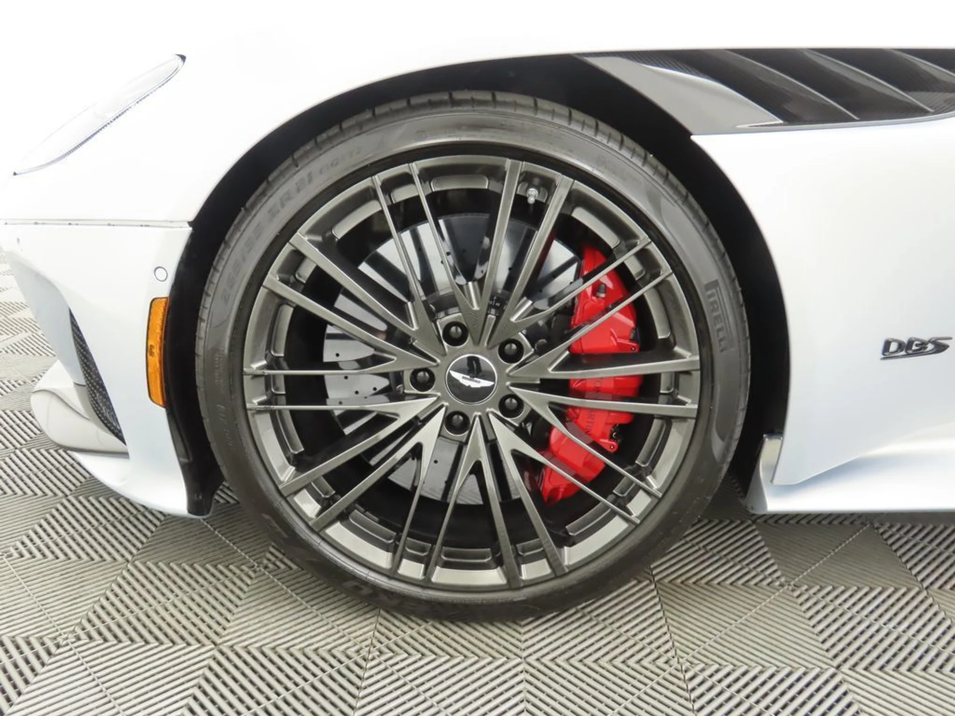 mph026_3513091478_used_2023_aston_martin_dbs_coupe_8119_22958468_27_1024_3de2aded3a