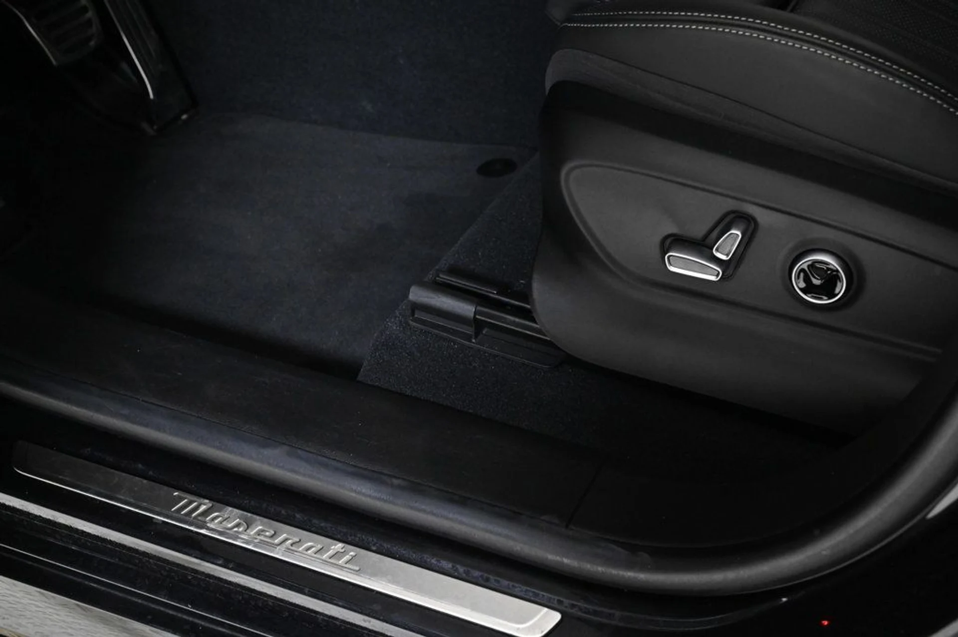 mph026_3526532380_used_2025_maserati_grecale_modena_11350_22941756_26_1024_d8fa908ab2