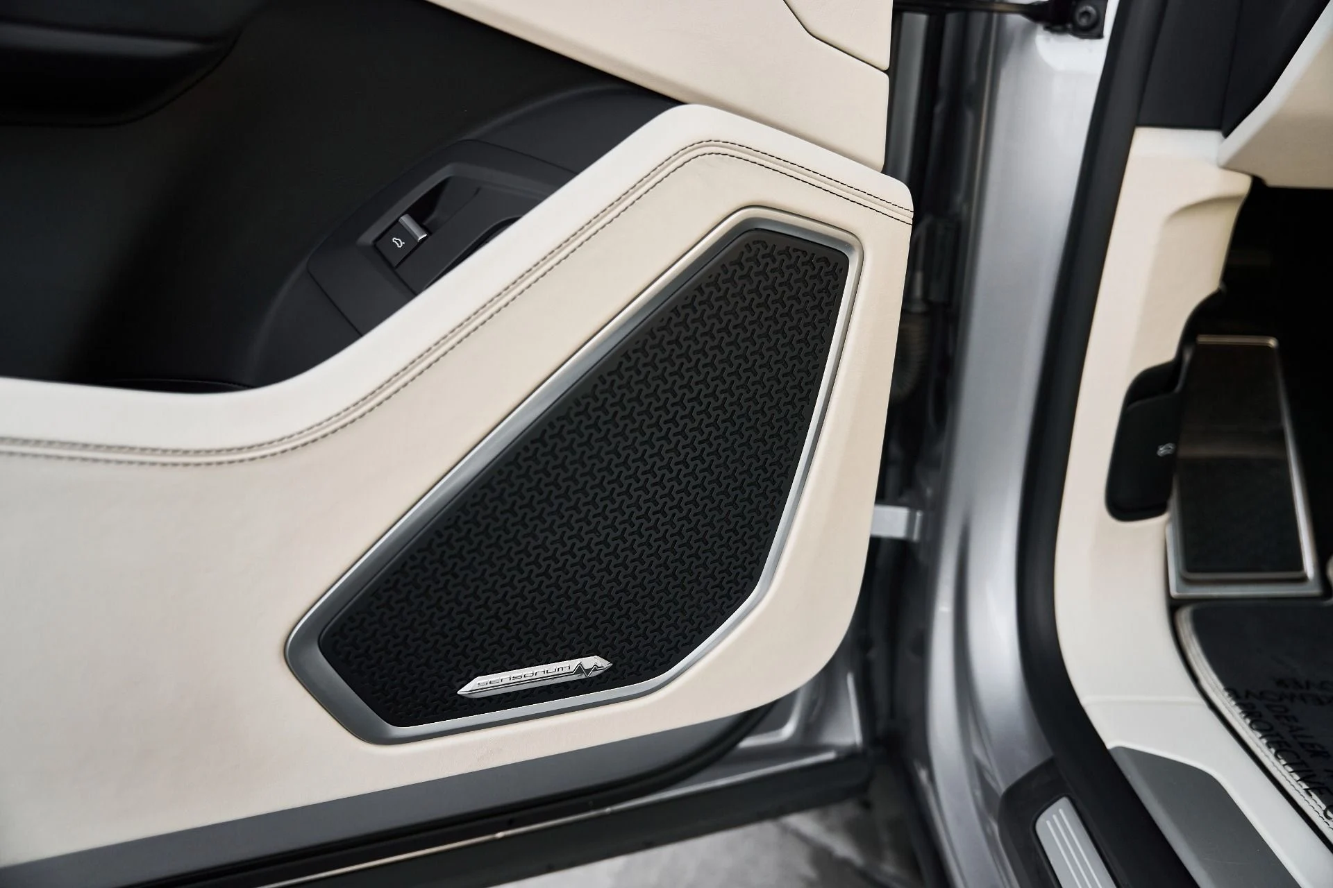 mph026_3538552611_Used_2021_Lamborghini_Urus_1771117242_b6b0b149f1