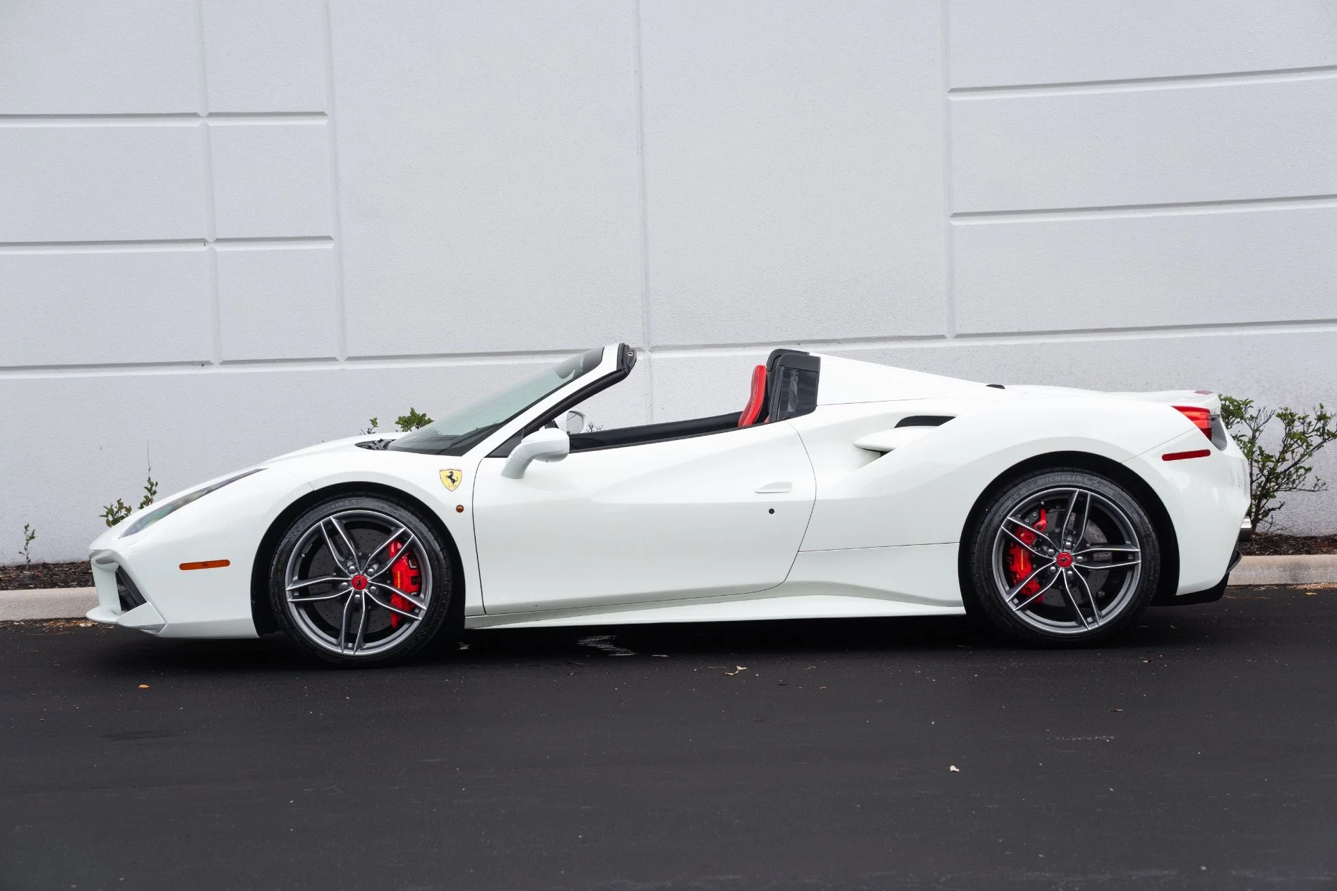 mph026_3539365082_Used_2018_Ferrari_488_Spider_1779900992_0accbde6e8