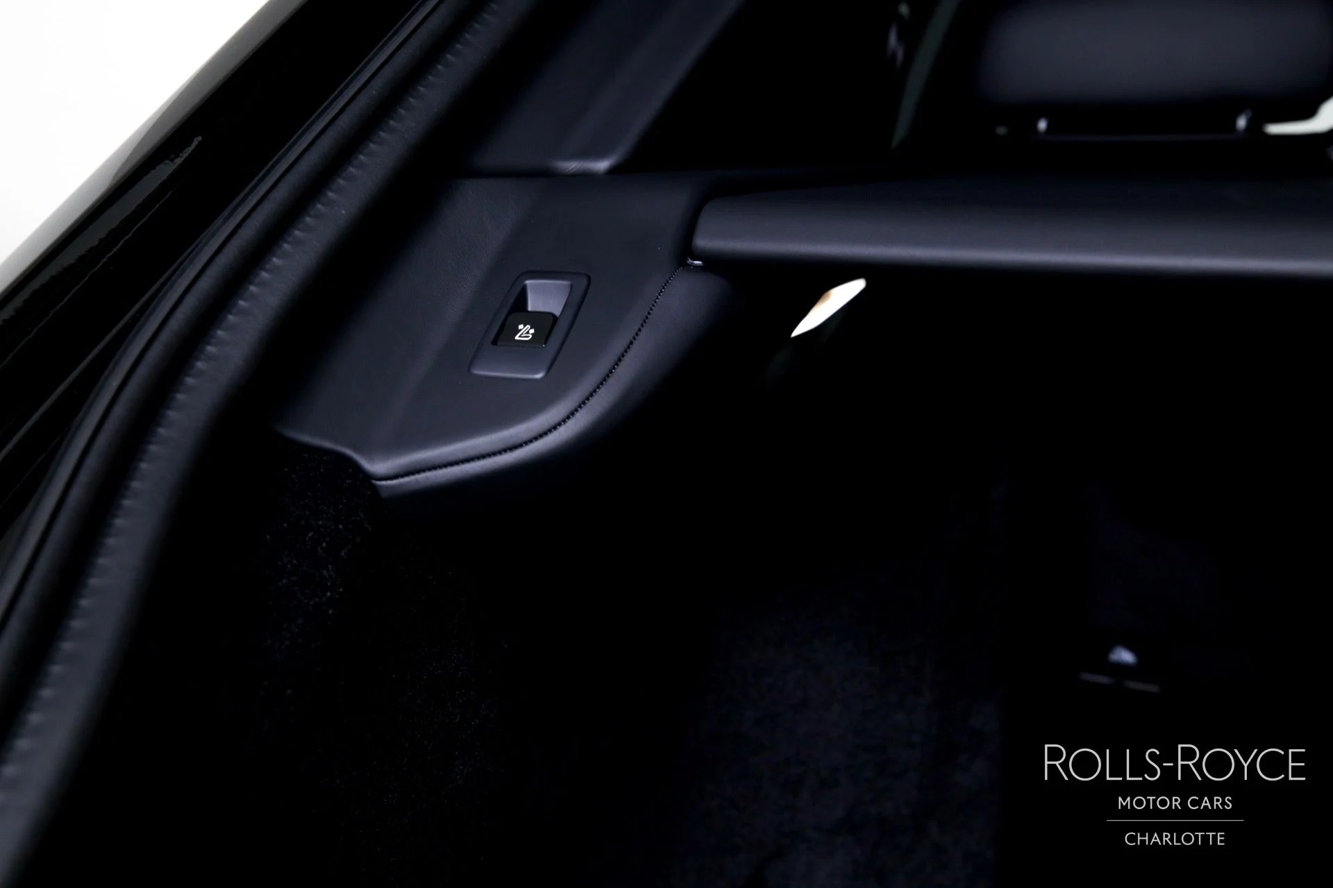 mph026_3541456207_Used_2024_Rolls_Royce_Black_Badge_Cullinan_1746462014_e304a69094