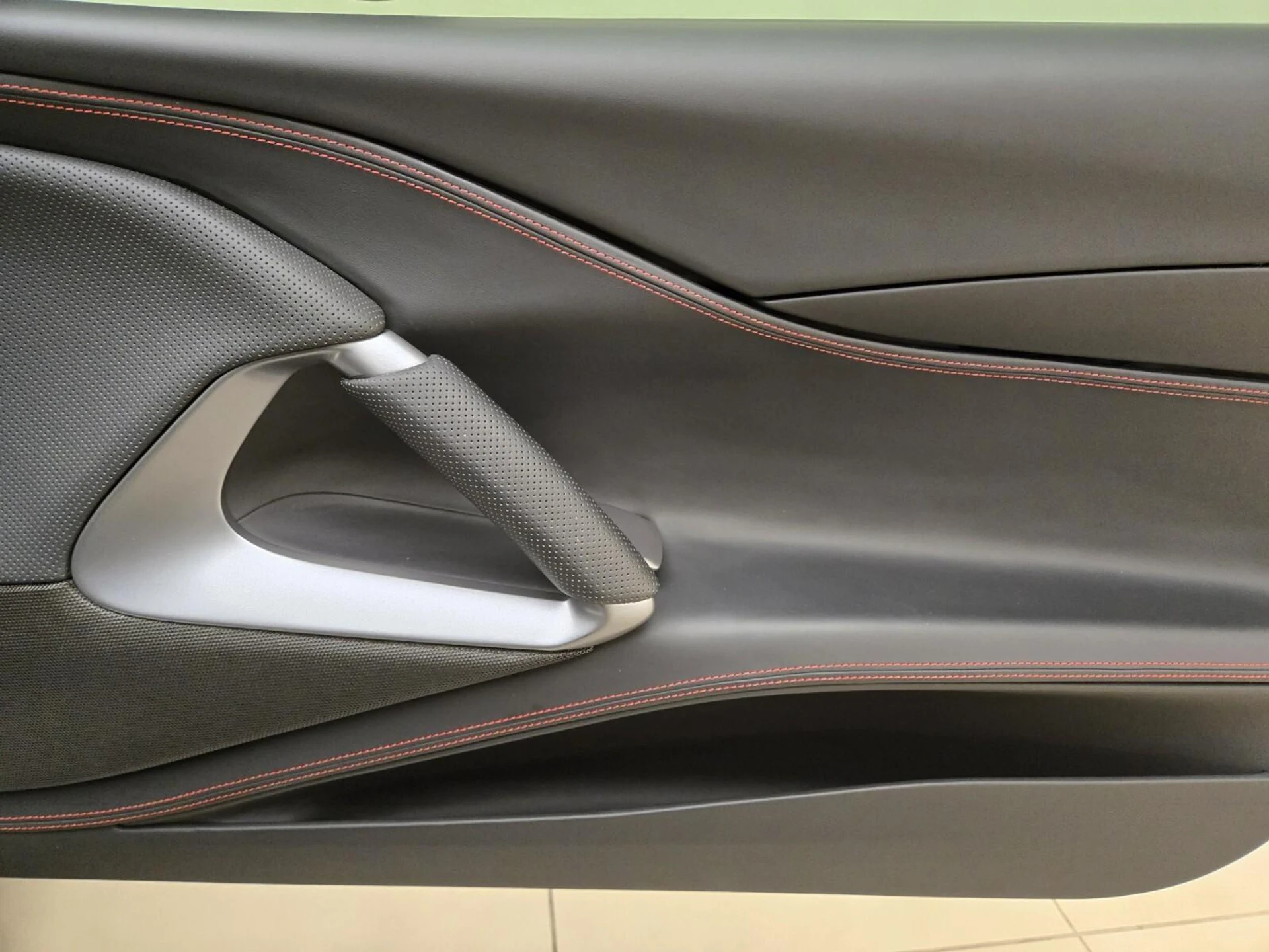 mph026_3543135159_Used_2020_Ferrari_812_Superfast_1765003240_202c7755cd