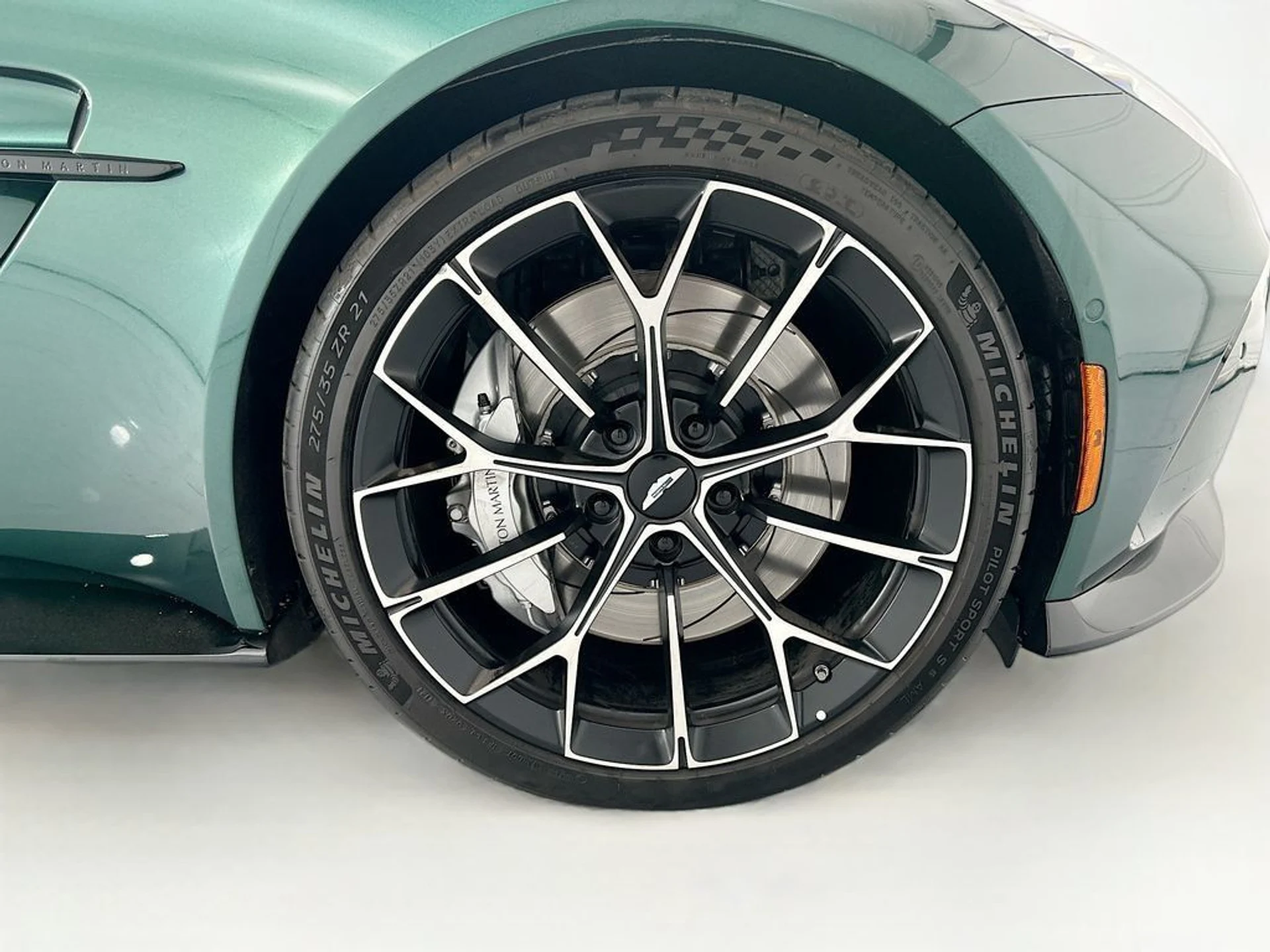 mph026_3563192759_used_2026_aston_martin_vantage_coupe_8119_23019330_27_1024_6ce0e697eb