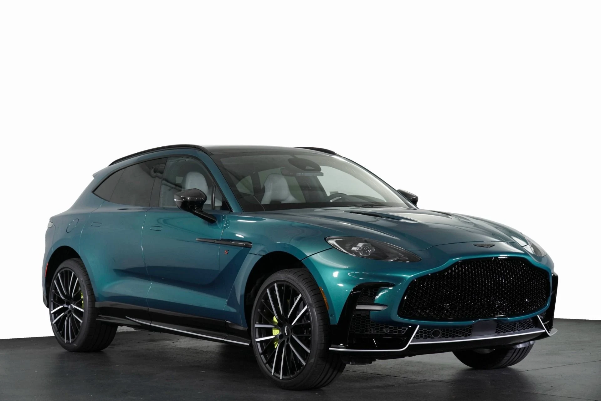 mph026_3566030356_New_2026_Aston_Martin_DBX_S_1768416197_f948c941d0