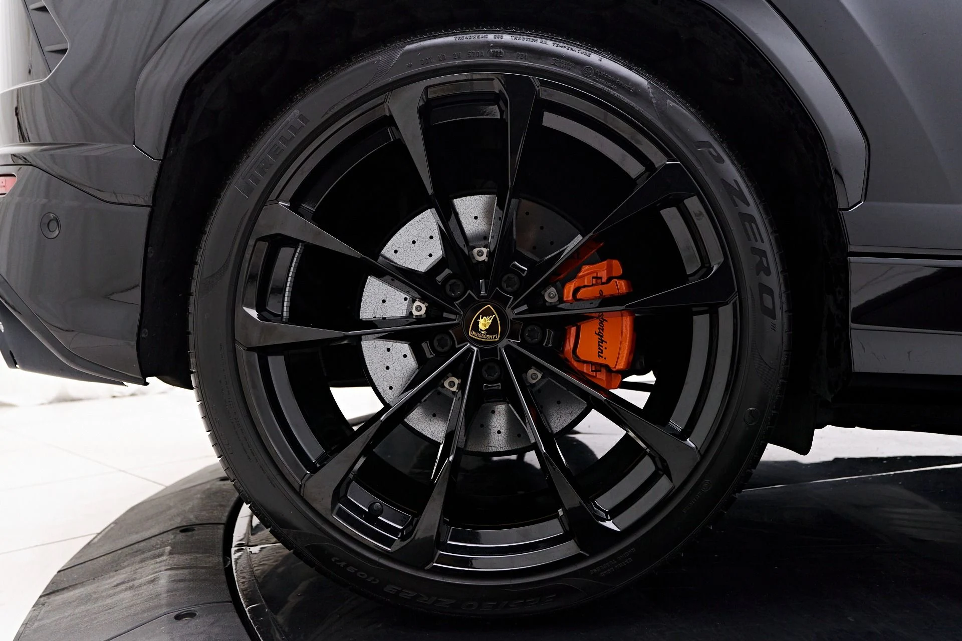 mph026_356620825_Used_2022_Lamborghini_Urus_1753311555_1a4fe095e4